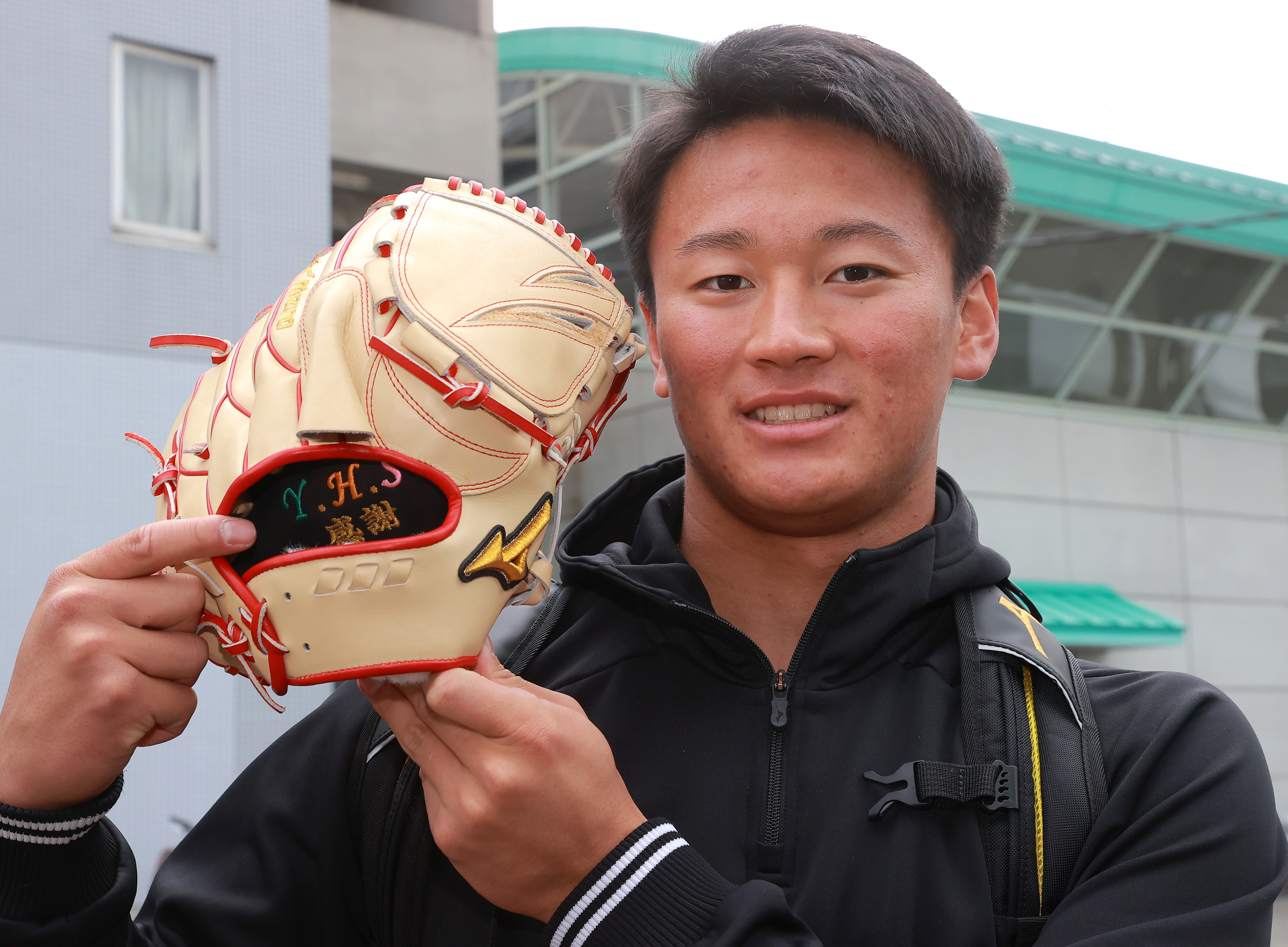 阪神D1位・森木の相棒が判明 ツインズ・前田モデルのグラブを使用（1 