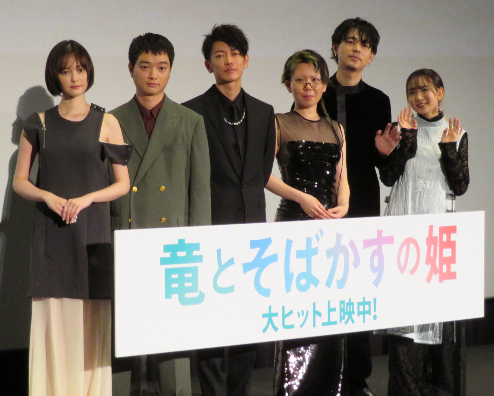 細田監督 カンヌから生中継で参加 竜とそばかすの姫 舞台あいさつ サンスポ