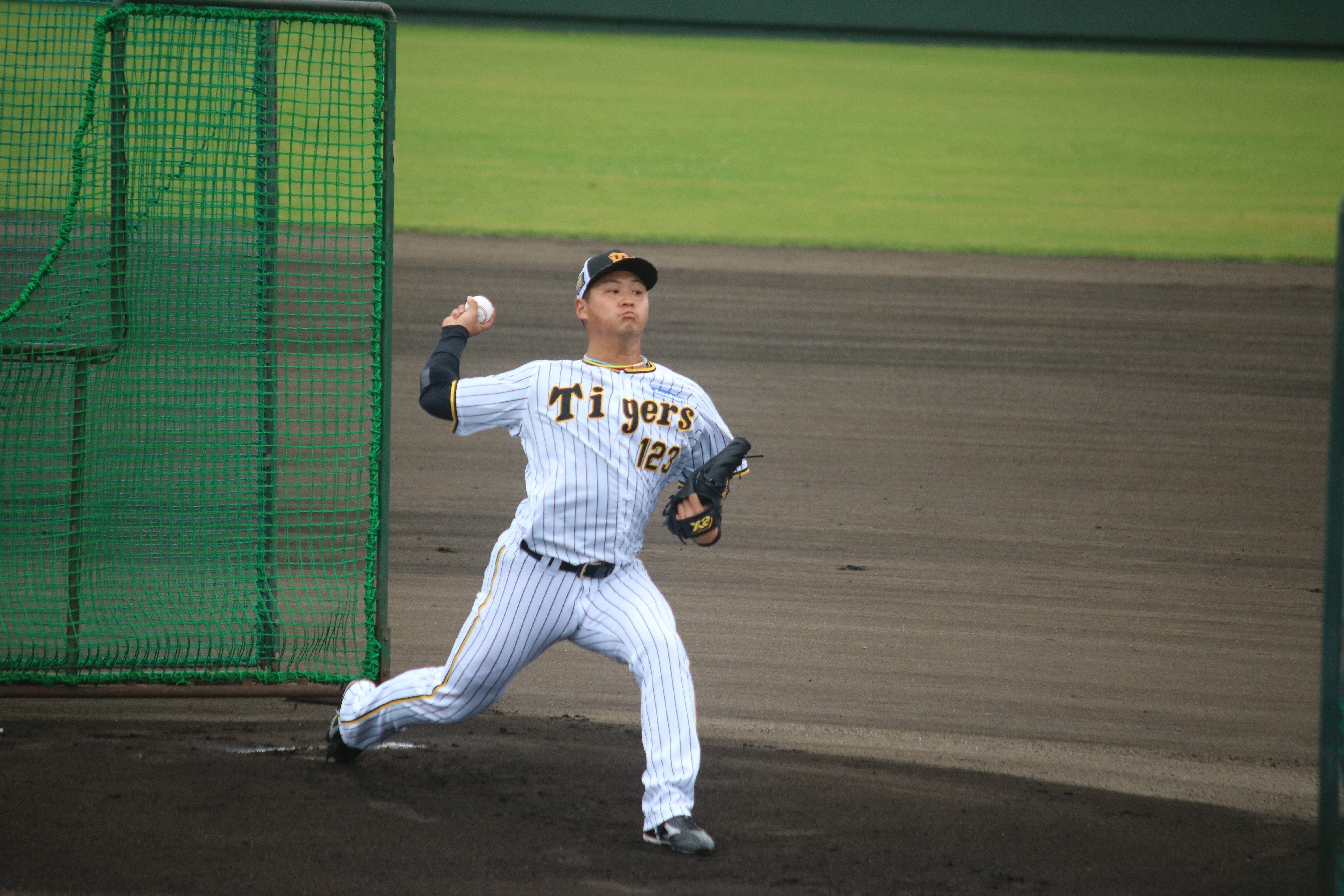 阪神D6位・津田淳哉、打撃投手に登板 バット折る直球＆武器のカーブ