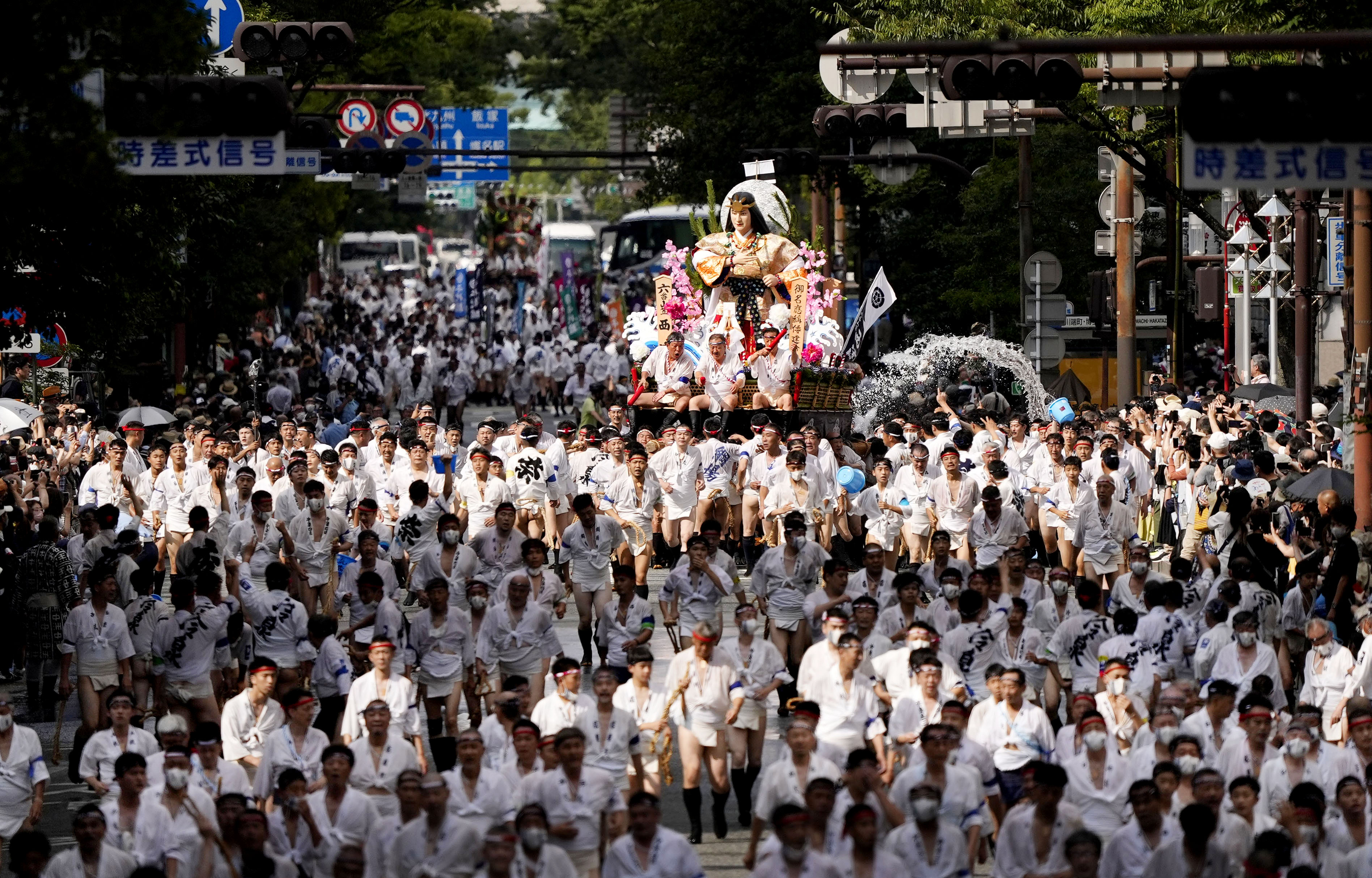 3年ぶり「集団山見せ」 博多祇園山笠 - 産経ニュース