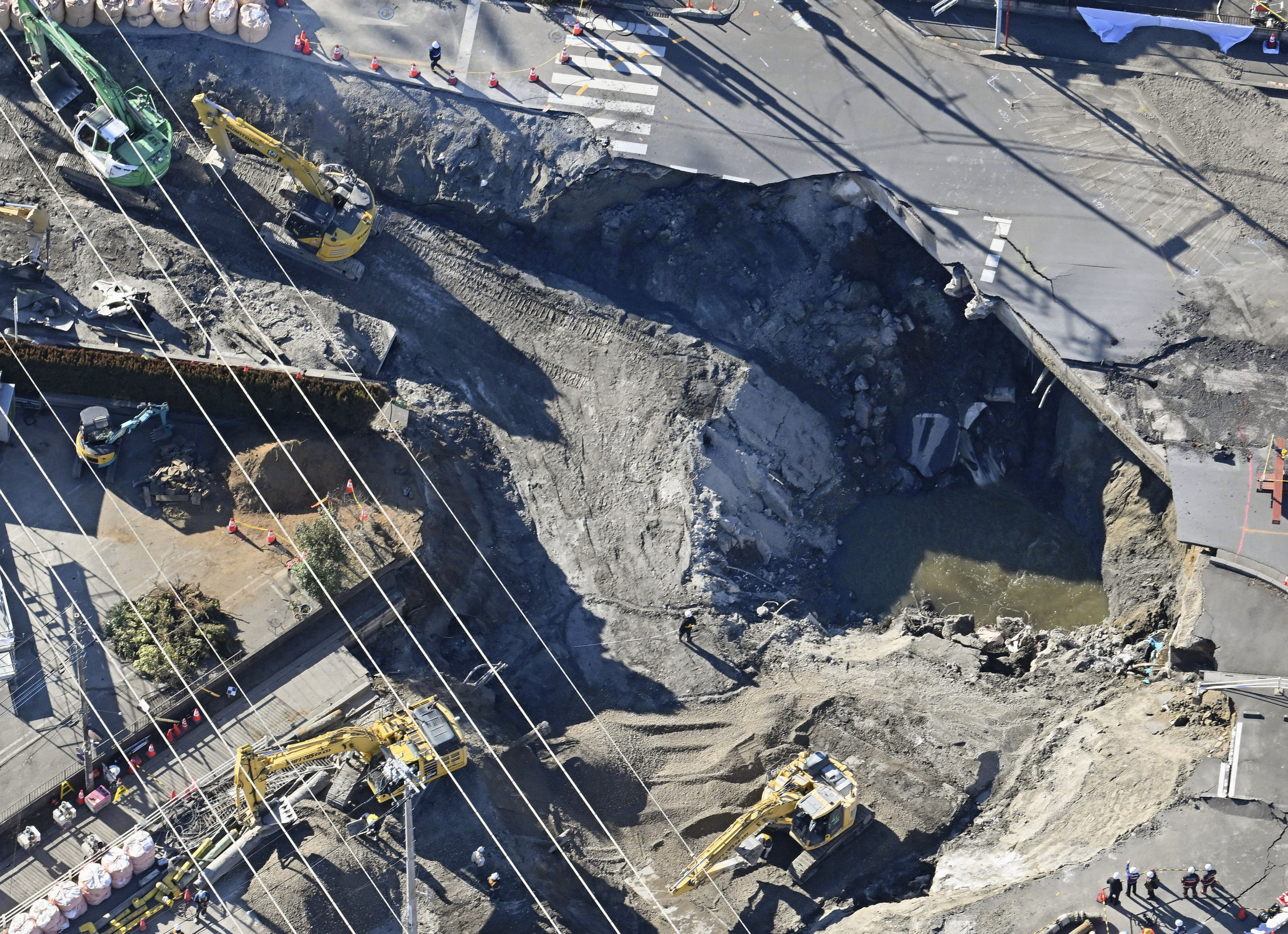 埼玉・八潮の道路陥没現場、下水道管内の捜索活動は困難 有毒な硫化