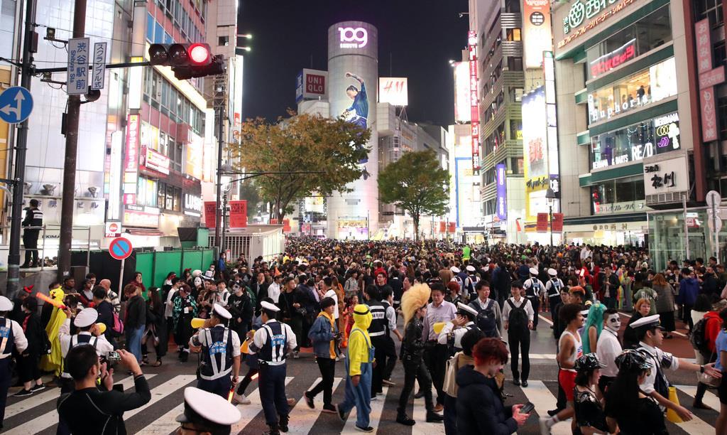 渋谷ハロウィンで交通規制 ホコ天状態で警察に被害申告も 産経ニュース