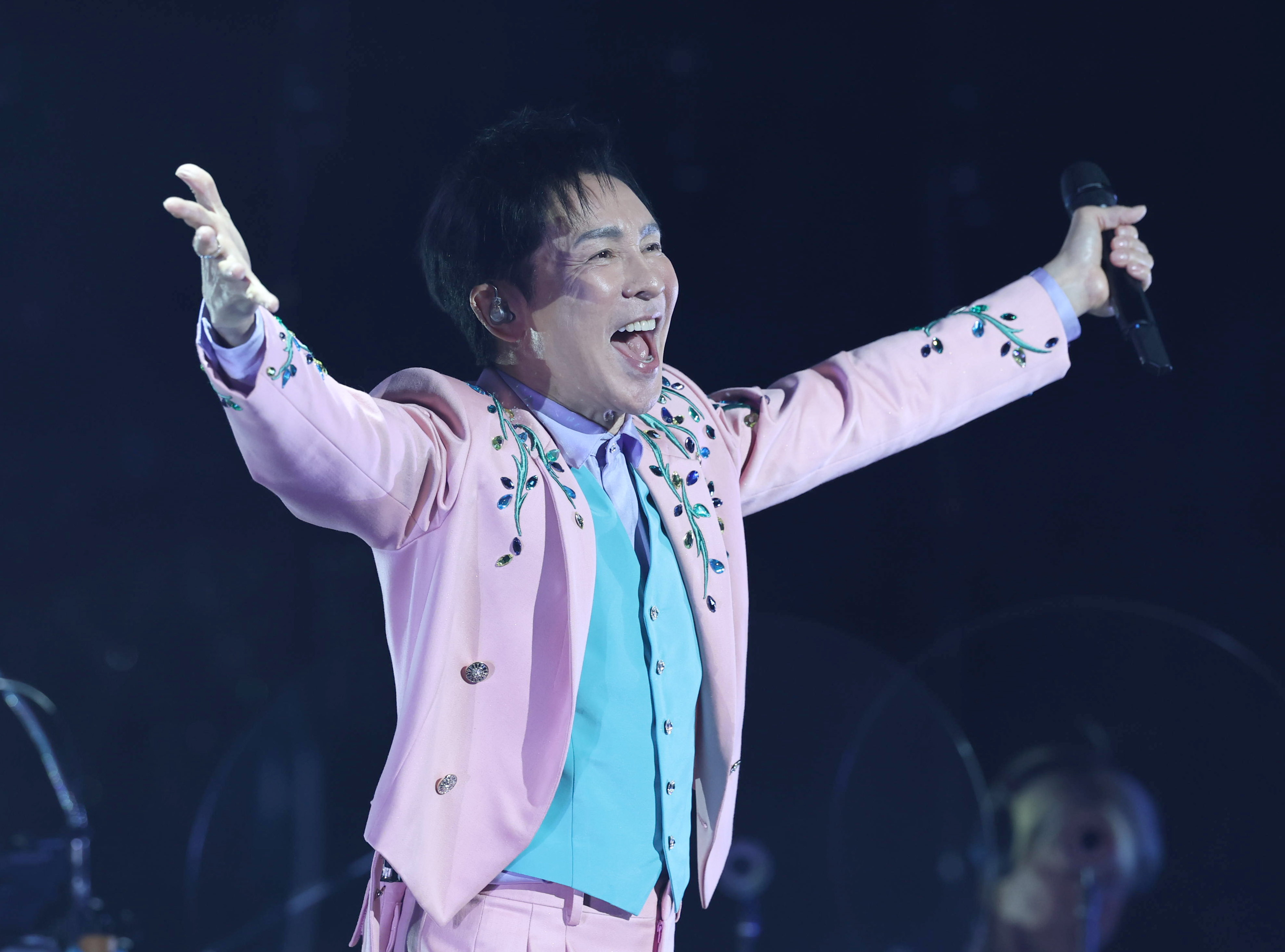 郷ひろみ、ファンクラブ発足55周年ツアースタート 号泣し「僕にファン