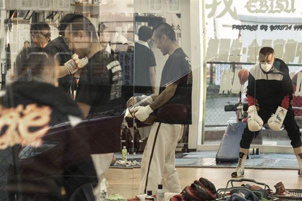 ボクシング 47歳 燃える浪速のジョー もう一度世界の頂点へ 辰吉丈一郎の飽くなき挑戦続く 鍛え上げられた鋼の体は今も健在 1 4ページ 産経ニュース
