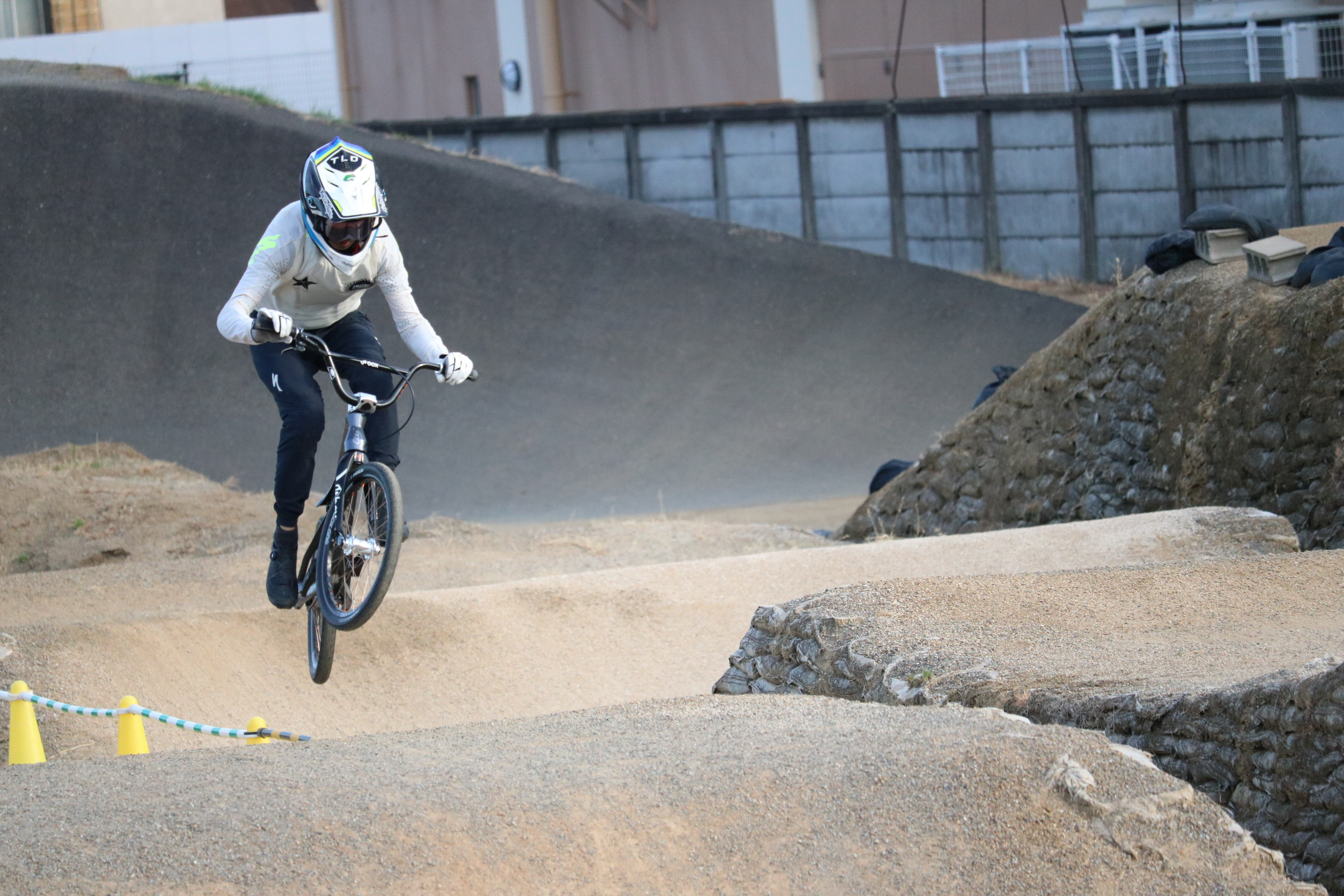 生きていれば何か見つかる」 自転車が不登校の15歳少年変えた BMXで