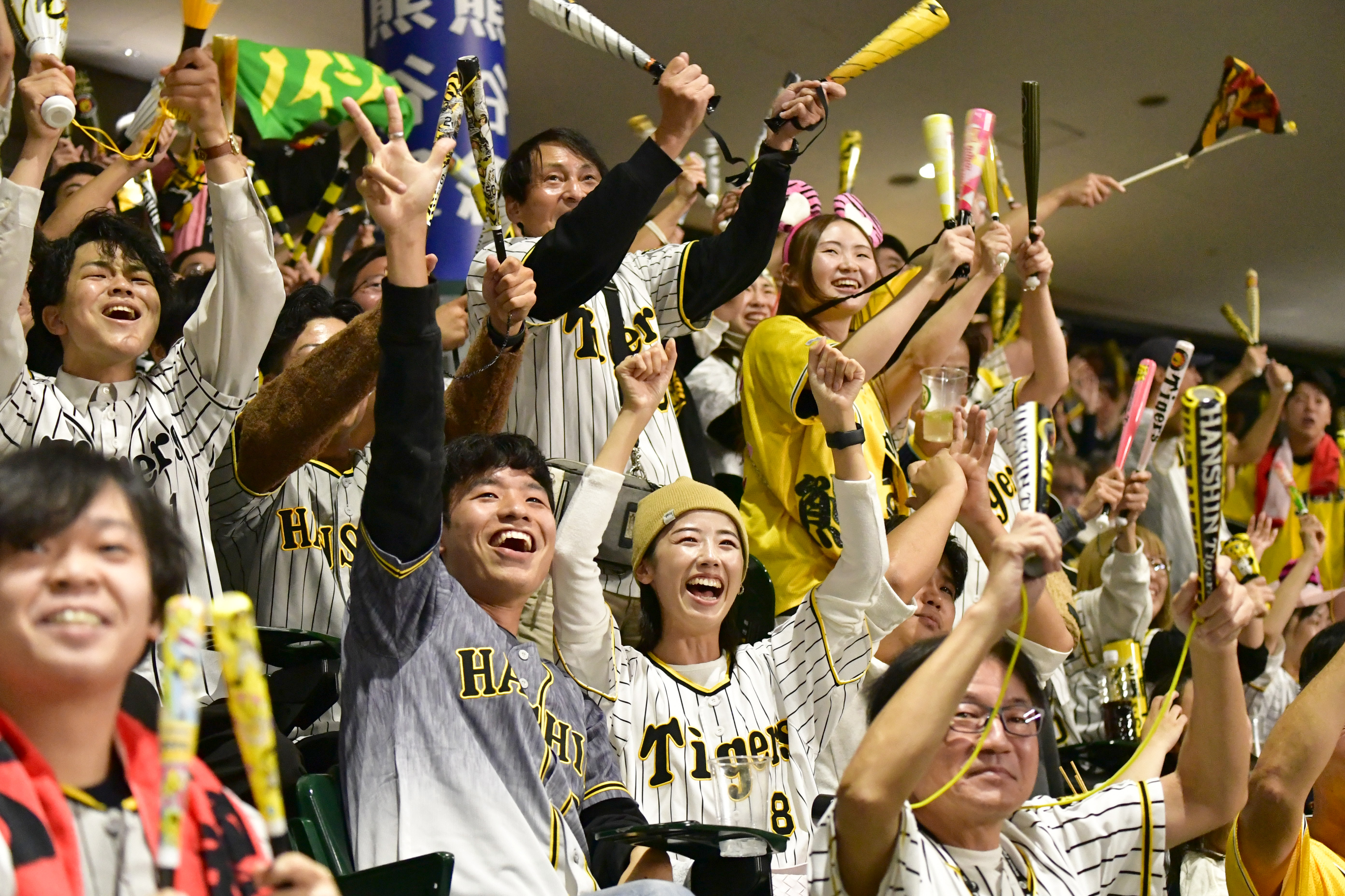 阪神ノイジーの３ランに総立ち 熱狂甲子園パブリックビューイング