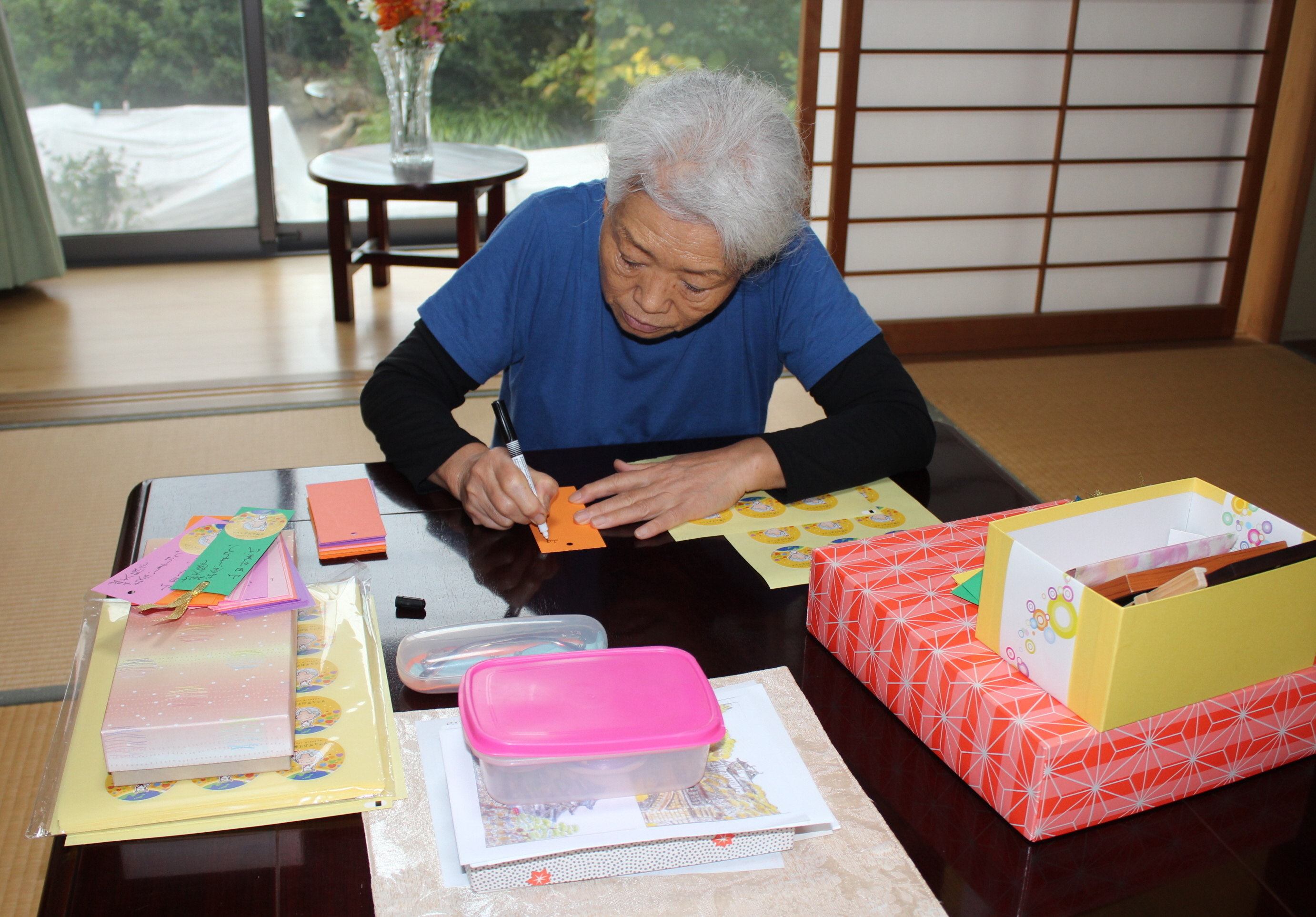 万博 おばさん