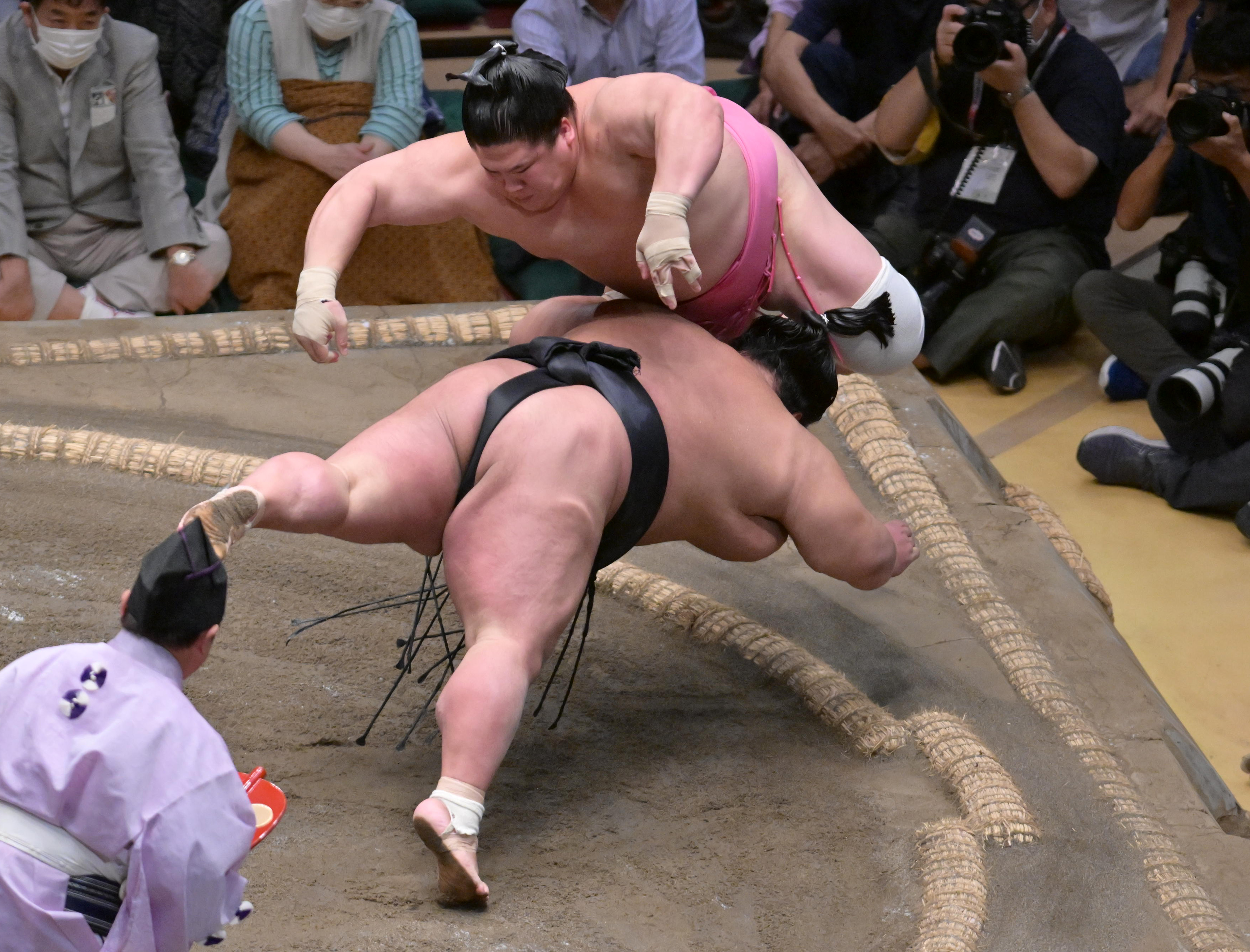 貴景勝は取り直しの末に3敗死守 かど番脱出に王手も「まだ3分の2が