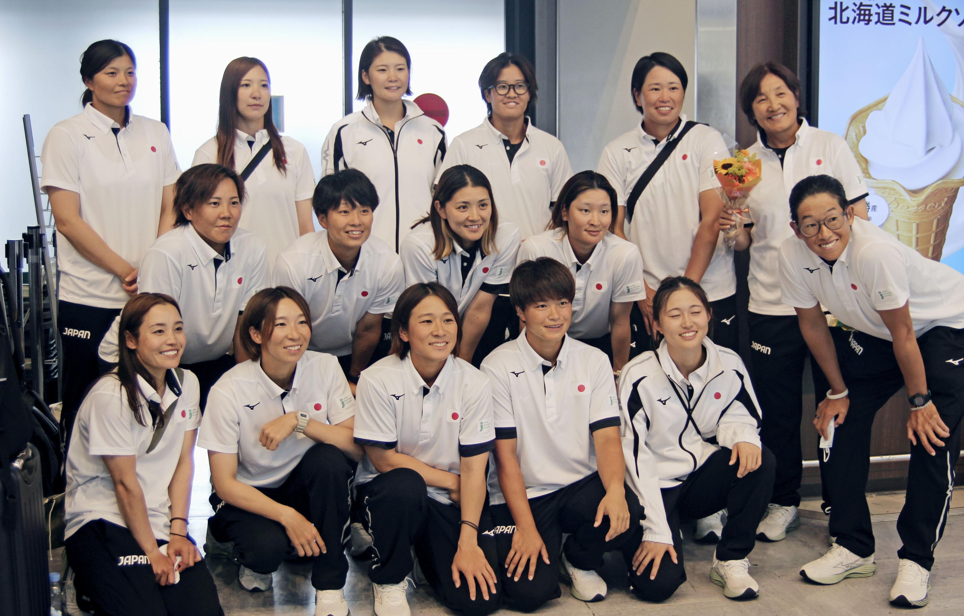 昭和五年七月／時事新報社。銅製　第捨壹回　全日本女學生庭球選手権大會。記念章。 HS6RLRCYJBJB3EQHTNWWU2UOBE.jpg