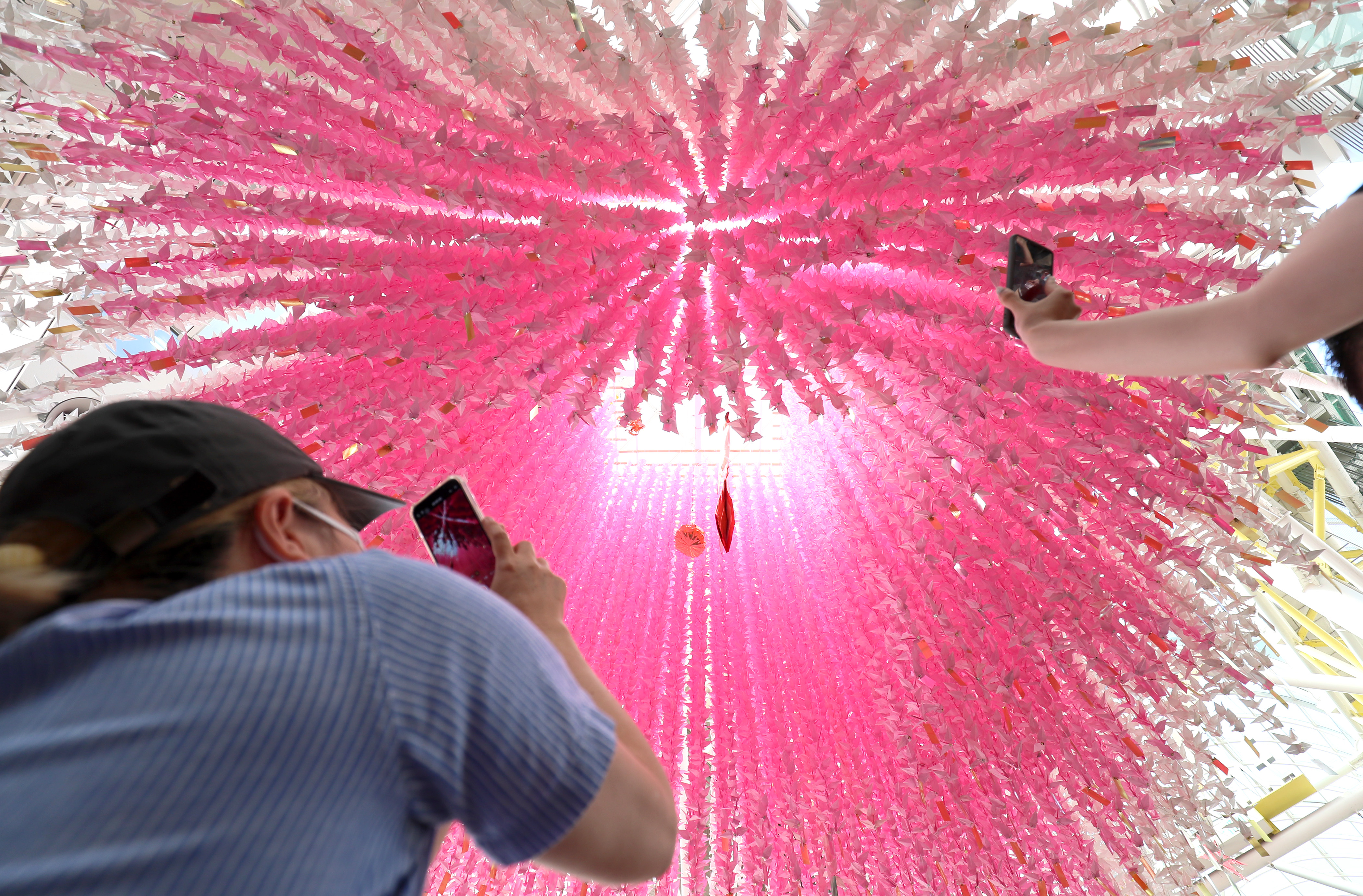 動画】【フォト＆動画】仙台七夕まつり開幕 色とりどりの吹き流し、街