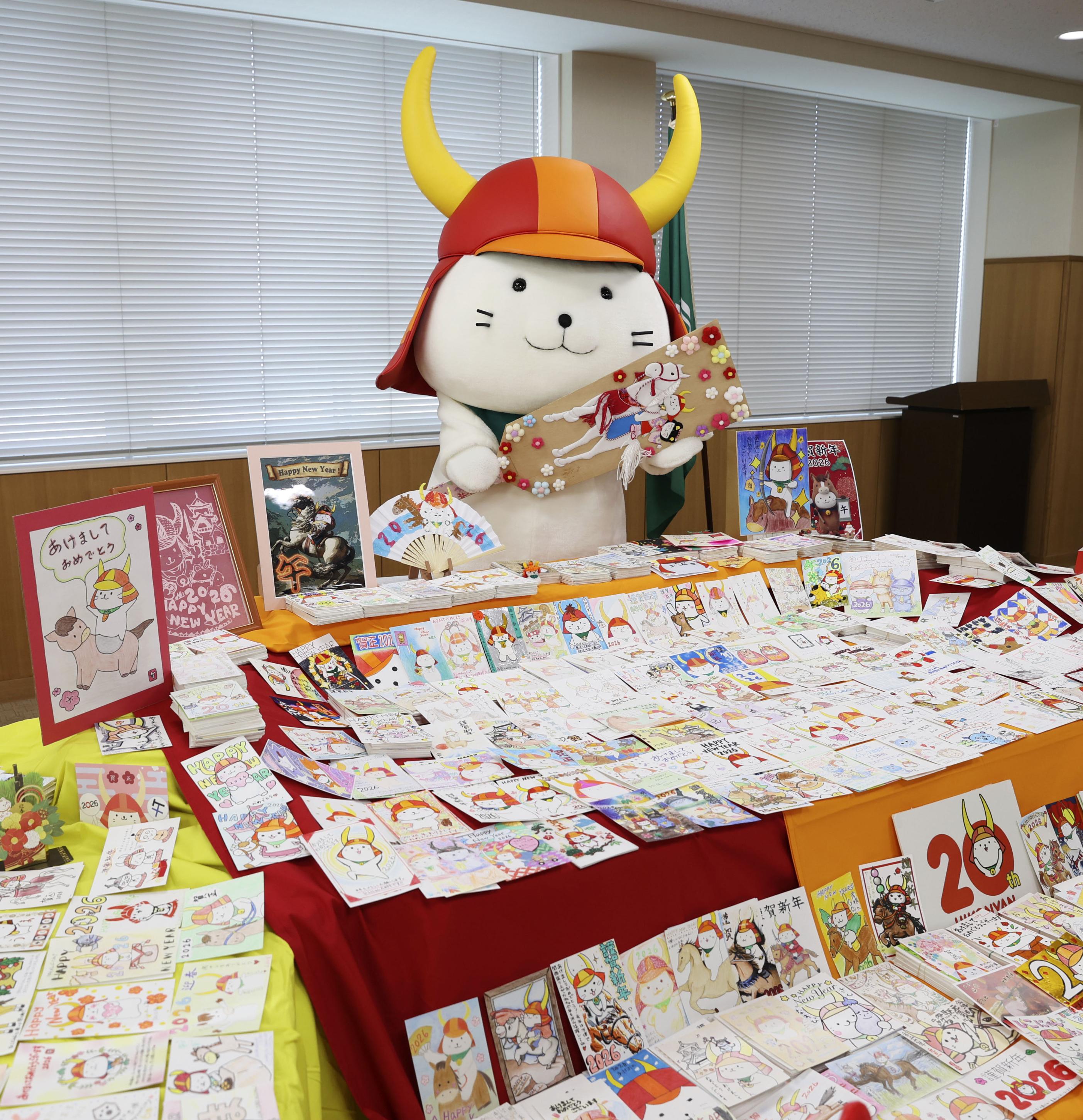 ひこにゃん年賀状の山に感激 17年連続で1万通超 - 産経ニュース