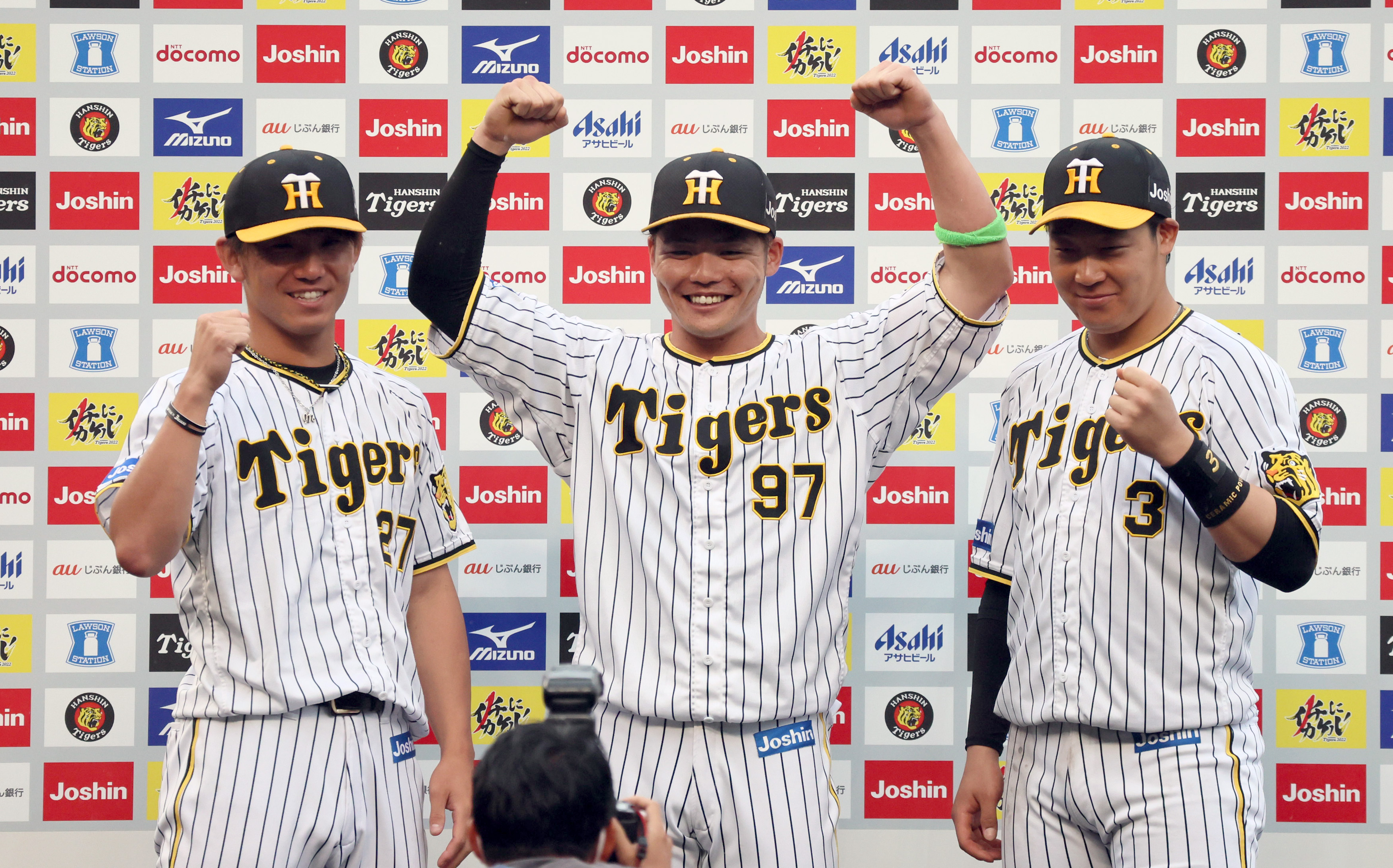 阪神 小野寺 代打満塁一掃初三塁打 緊張初お立ち台 大山さんの前で打てたのでよかった サンスポ