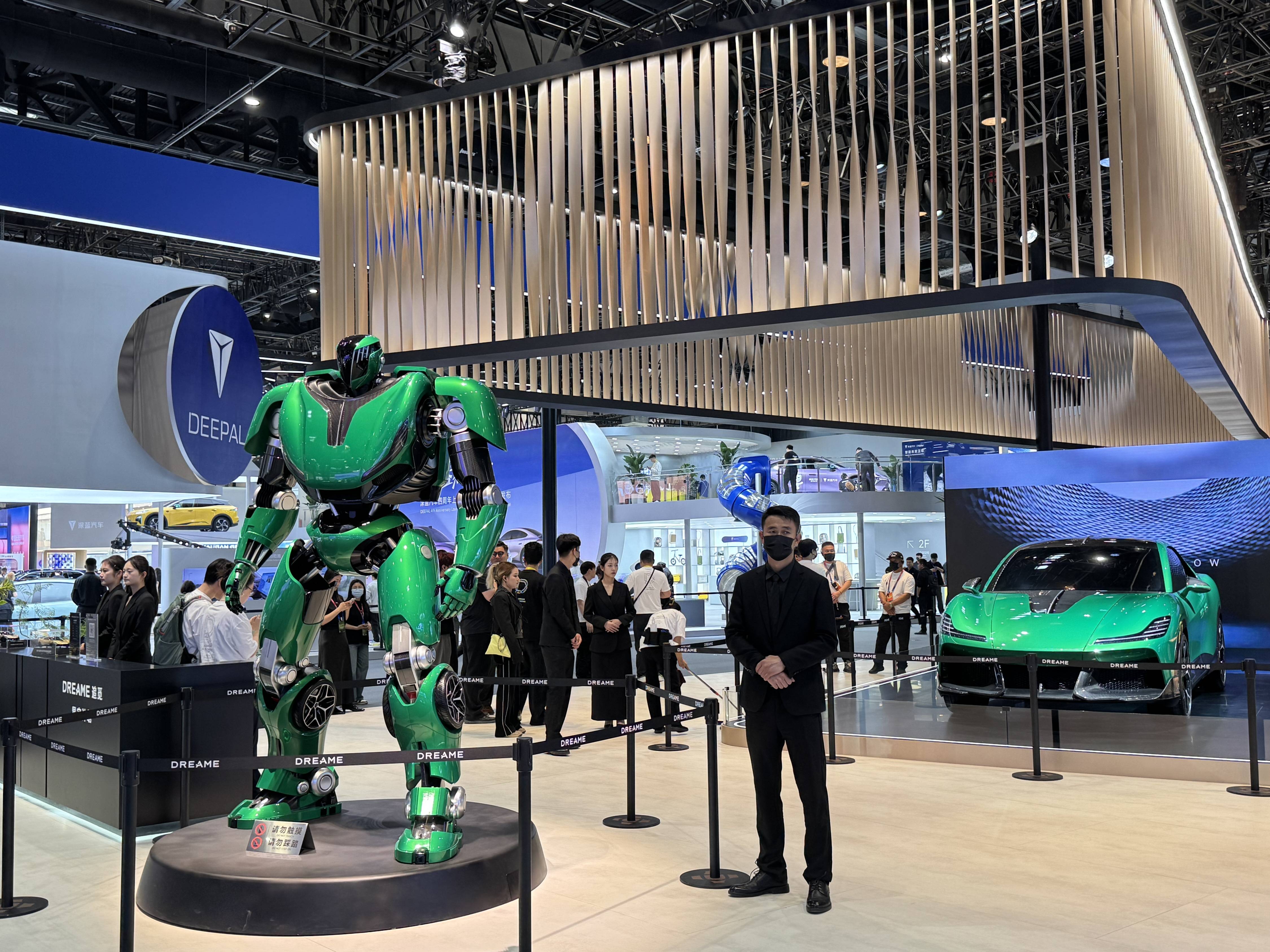 北京モーターショーが開幕 世界初公開含む1450台超出展 ホンダは異例の