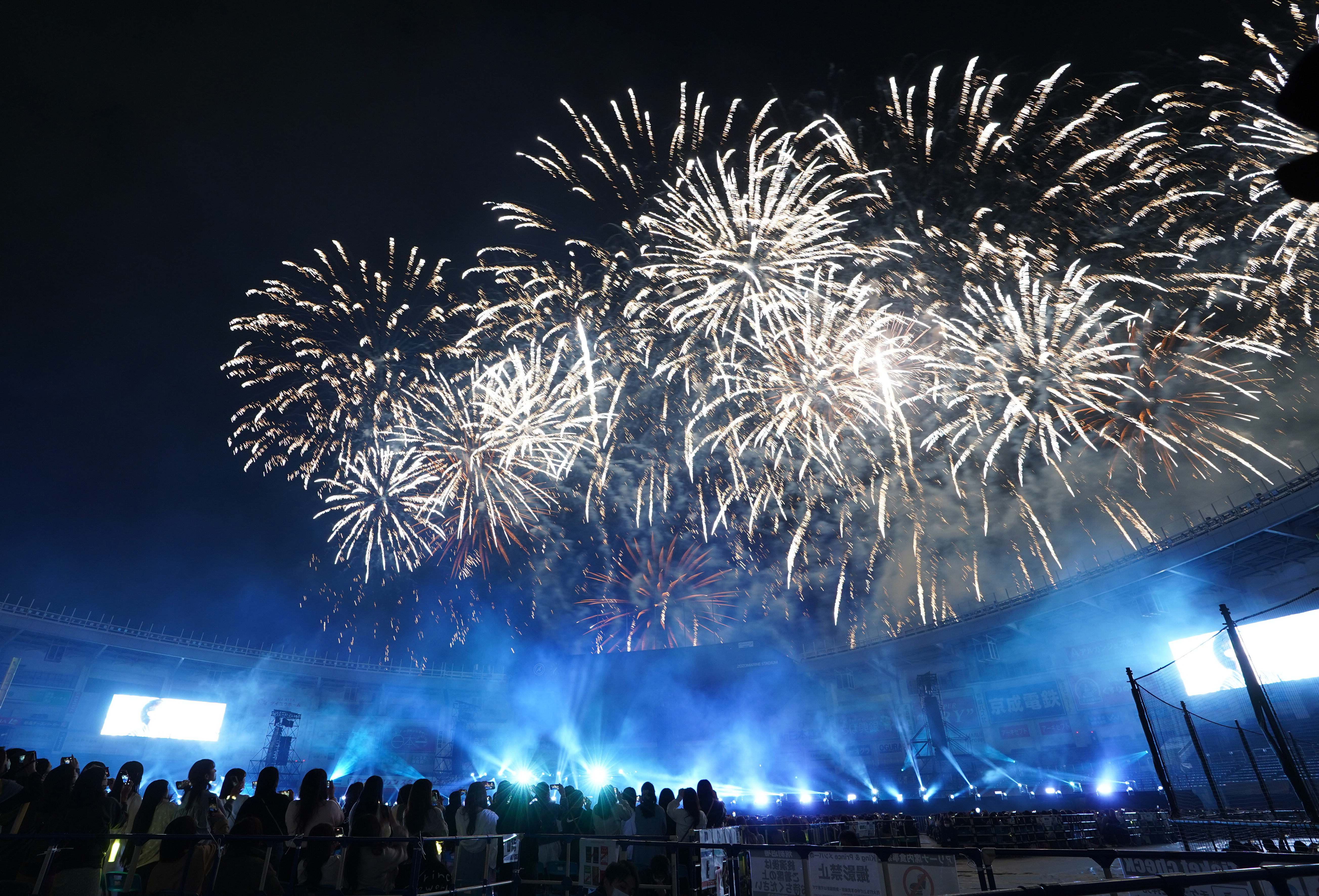 キンプリ、花火でデビュー5周年彩った ZOZOマリンでド派手1万