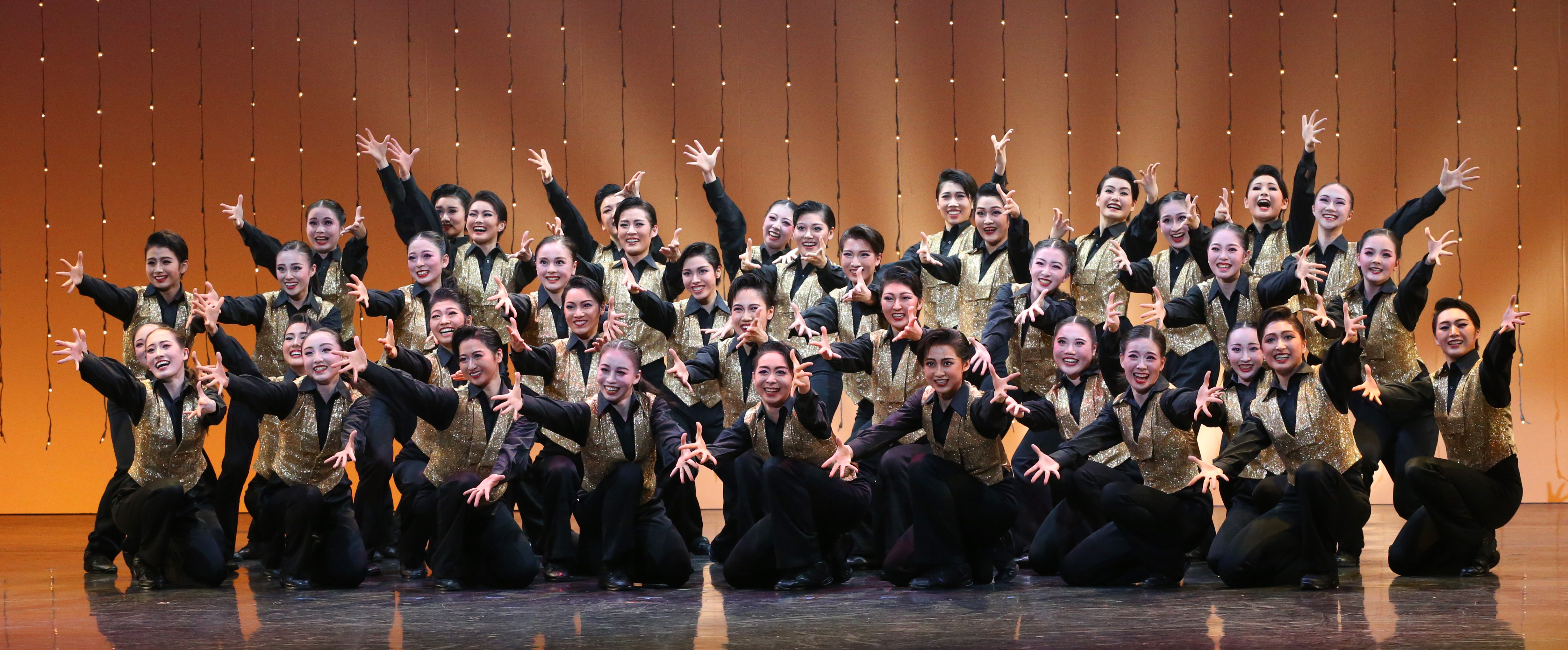 宝塚音楽学校111期生が「文化祭」公開稽古 2年間の稽古の成果を発表