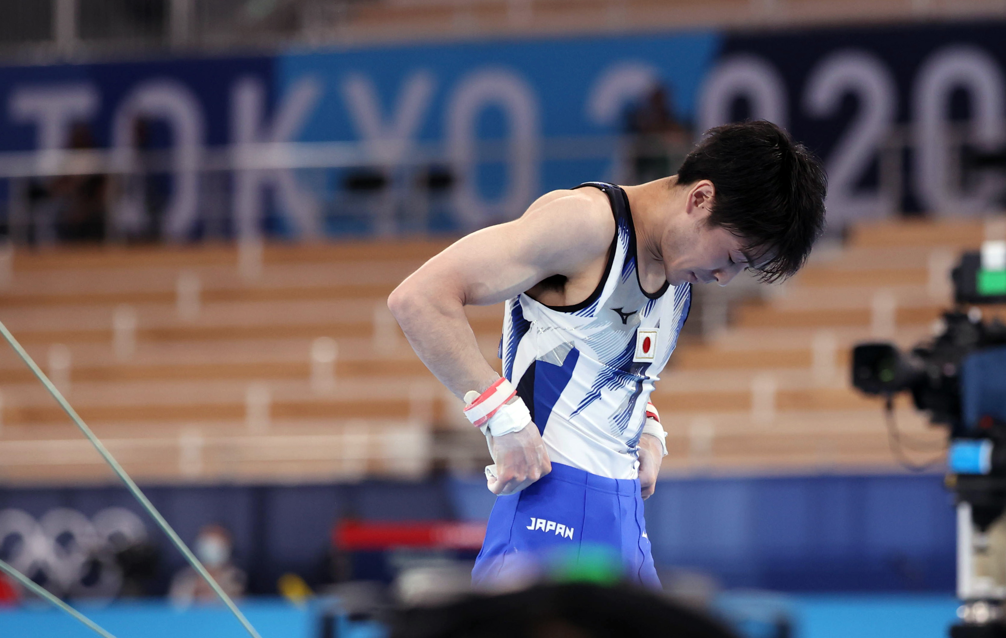 内村 突然の幕 鉄棒落下で予選落ち 見せられる夢 ここまでかな 産経ニュース 内村 突然の幕 鉄棒落下で予選落ち 見せられる夢 ここまでかな 産経ニュース