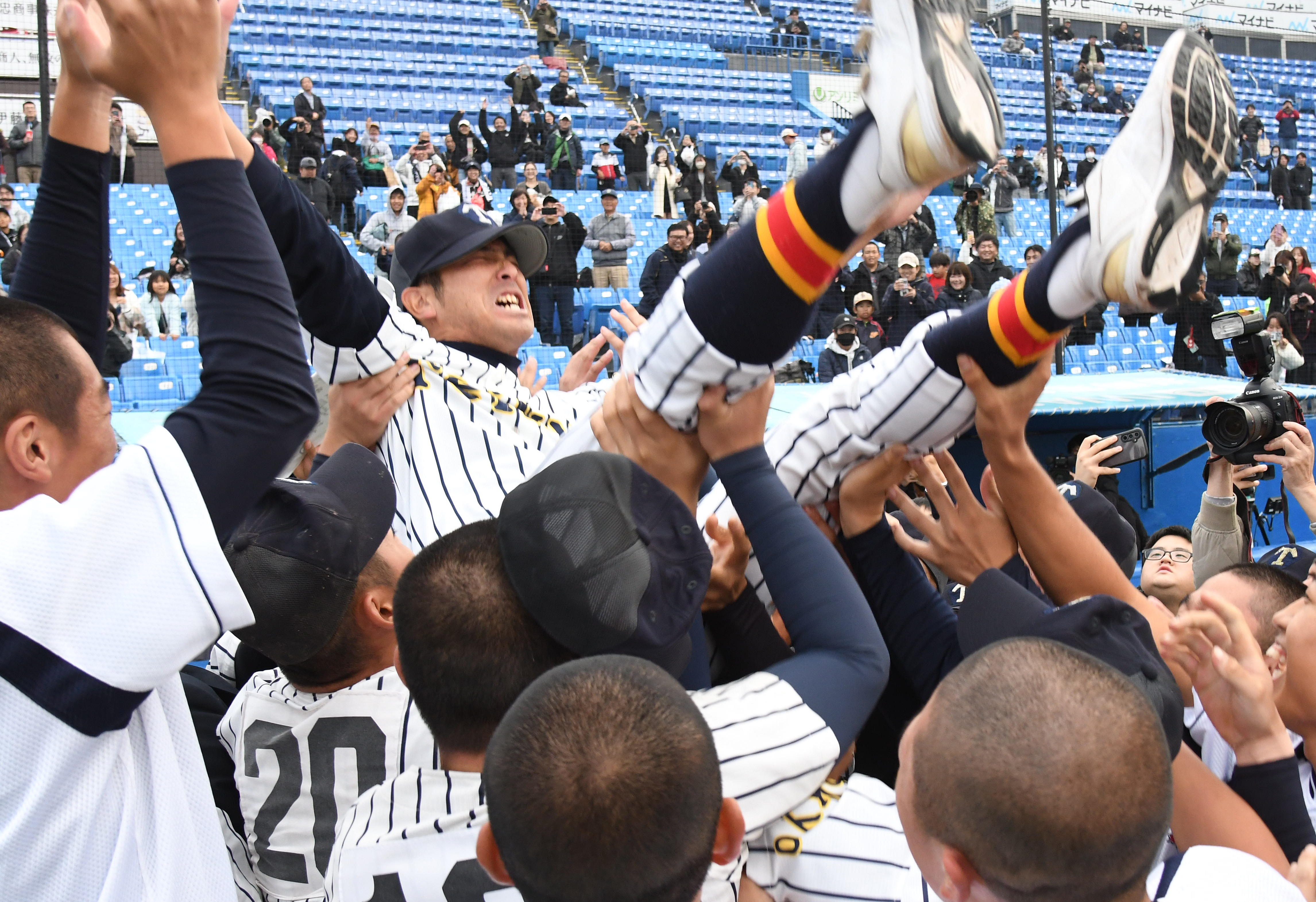 帝京、16年ぶりに優勝 関東第一を8－4で下す 高校野球秋季大会・東京