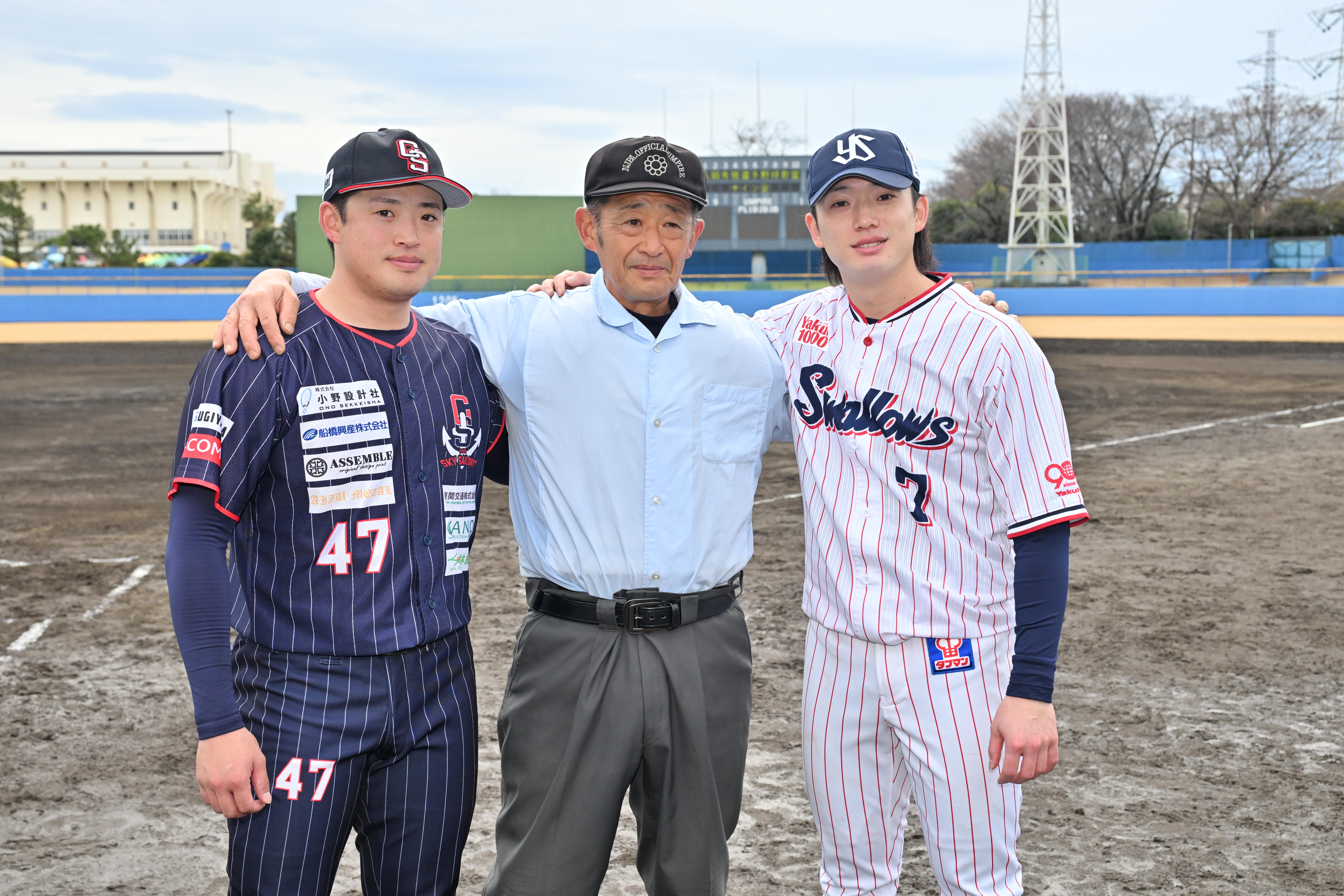ヤクルト・長岡秀樹の父・尚恭さんが〝兄弟対決〟を球審として見届け 