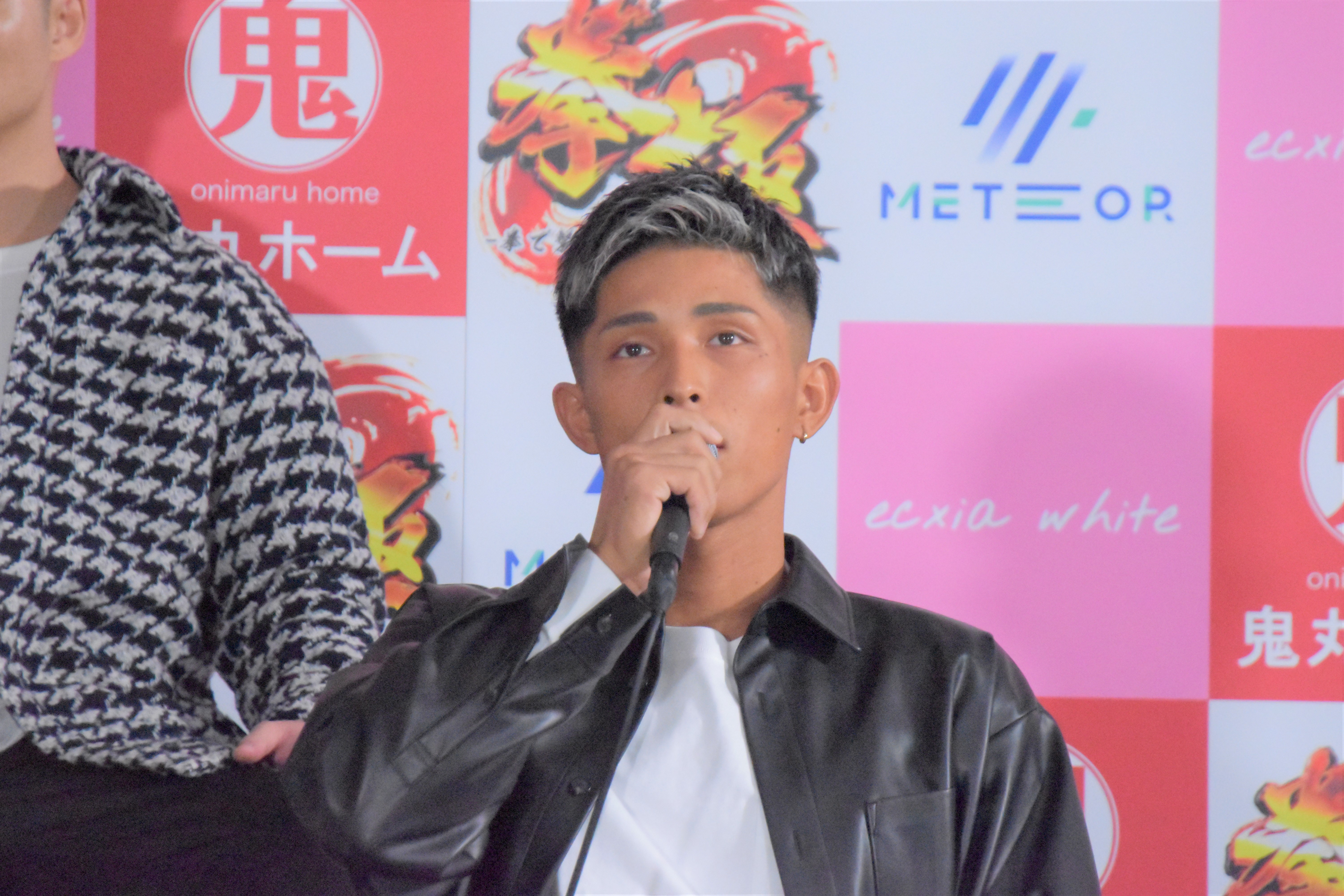 僕くぽ様　連絡用 刺繍ボディバッグ 絡繰魂 242902 和柄 和風 かばん 龍 竜 鳳凰