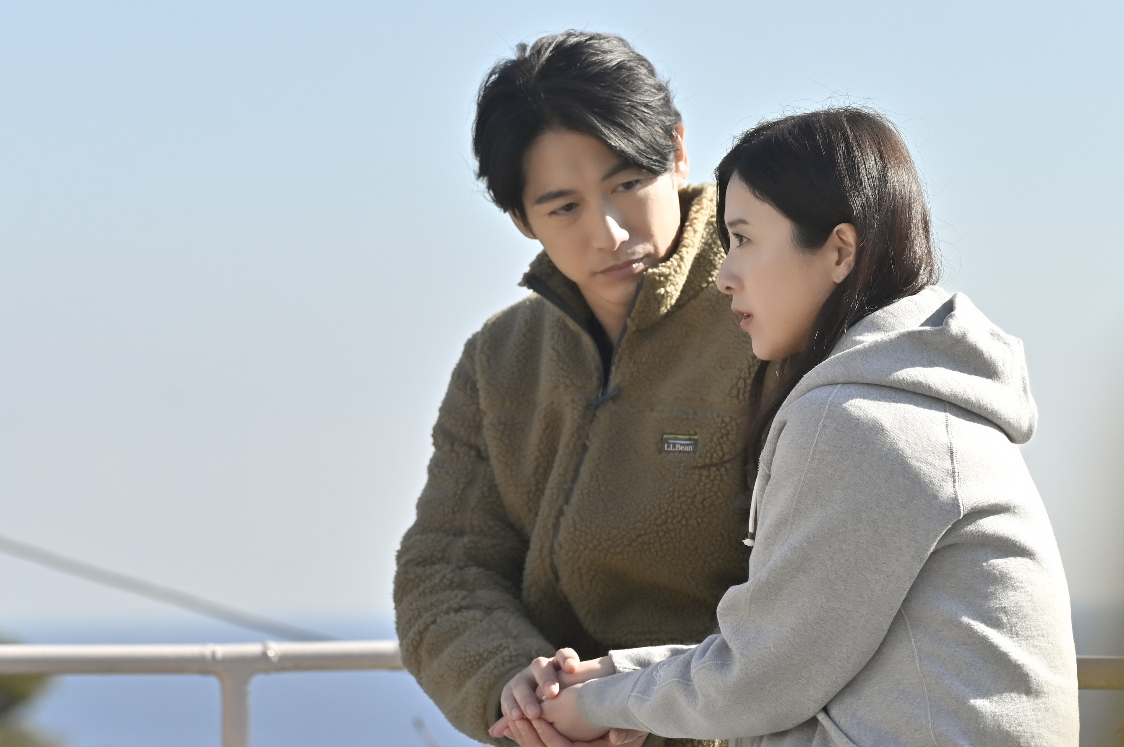 星降る夜に」カイロ差し出す佐々木深夜は素のディーン・フジオカ