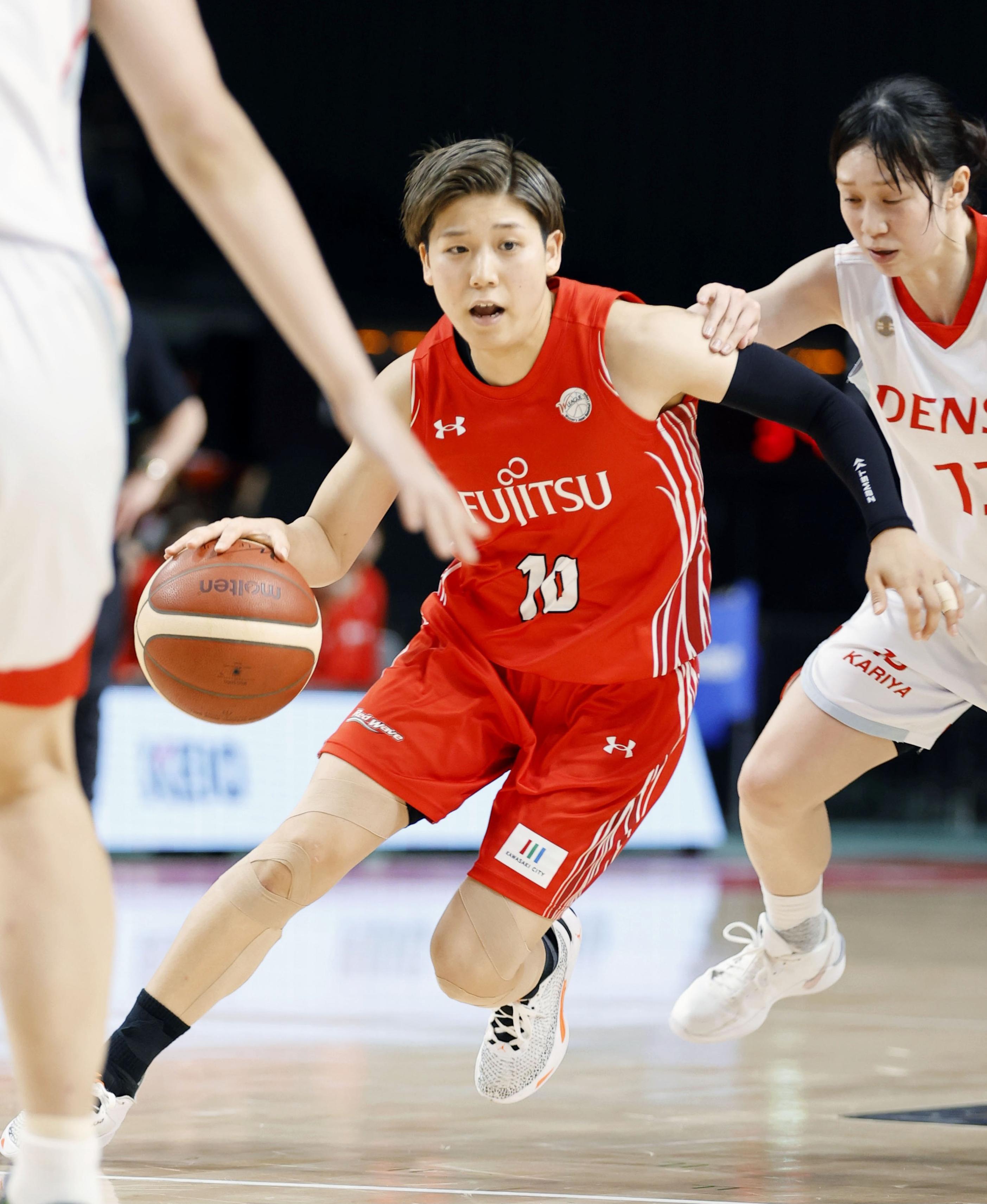 富士通は主将の宮沢夕貴が18得点 町田瑠唯はダブルダブル達成／バスケ