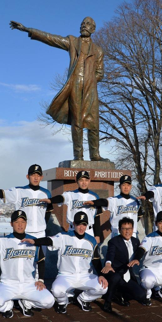 日本ハム・吉田輝星、背番号は18 入団会見「1年目から1軍に