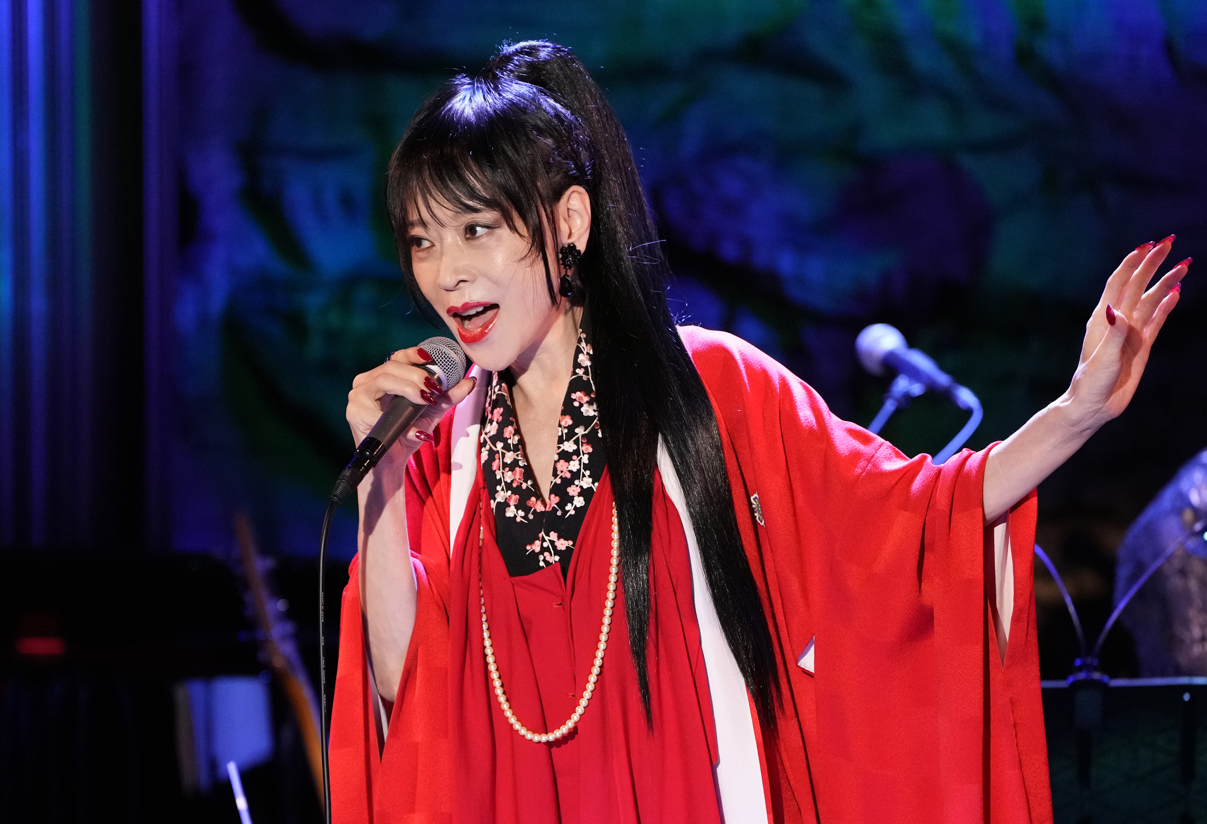中森明菜の色あせぬ情熱 還暦バースデーイベントで10曲熱唱
