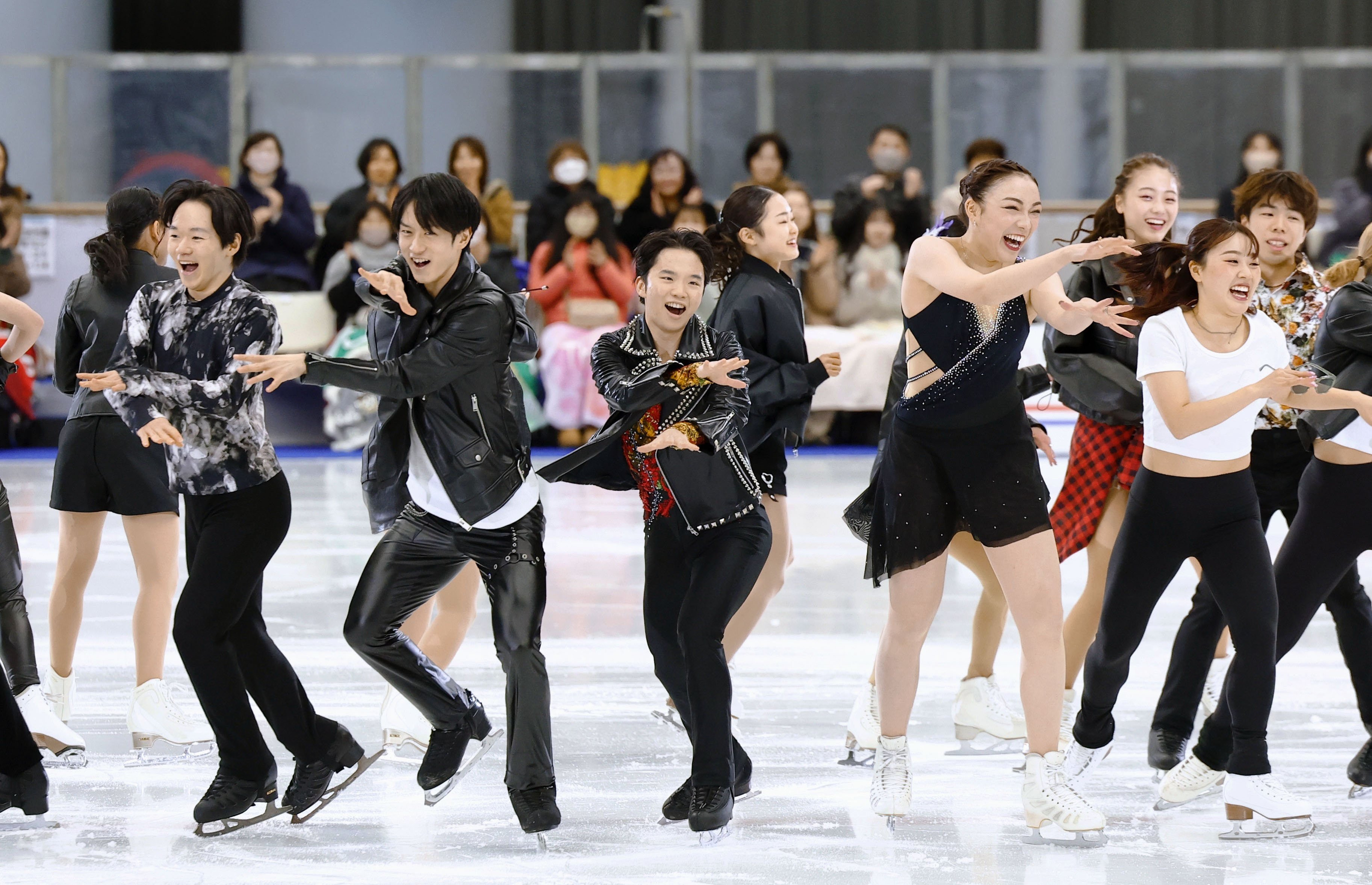 フィギュアスケートの坂本花織、鍵山優真らが新年の初滑りを披露 名古屋でアイスショー - 産経ニュース