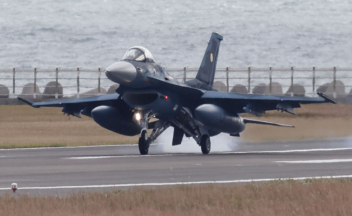 戦闘機用滑走路 滑走路と飛行甲板(4)戦地で飛行場を急造する(1) - 航空機の技術