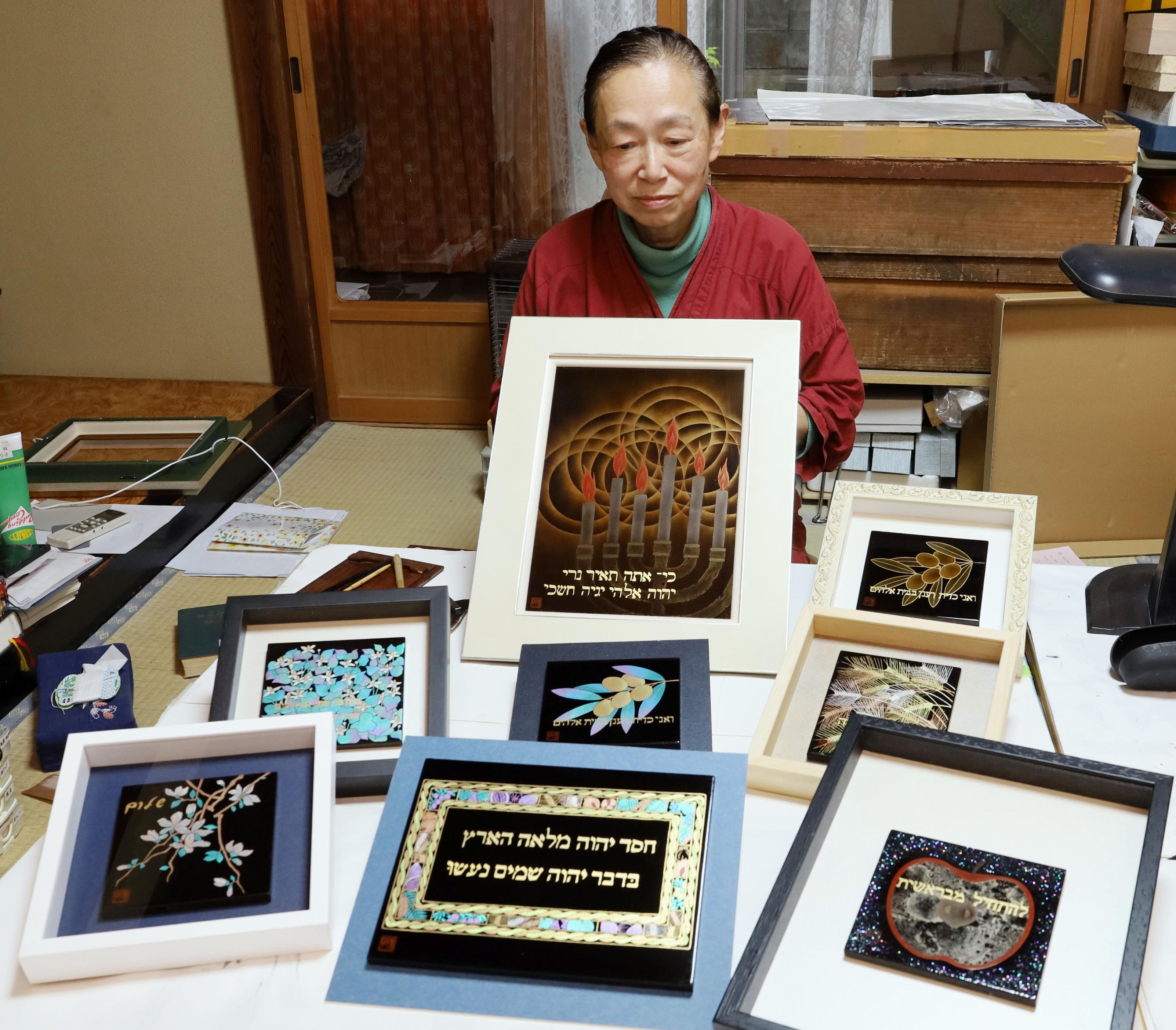 平和への願い込めて蒔絵を制作 聖書の言葉をヘブライ語で作品に - 産経