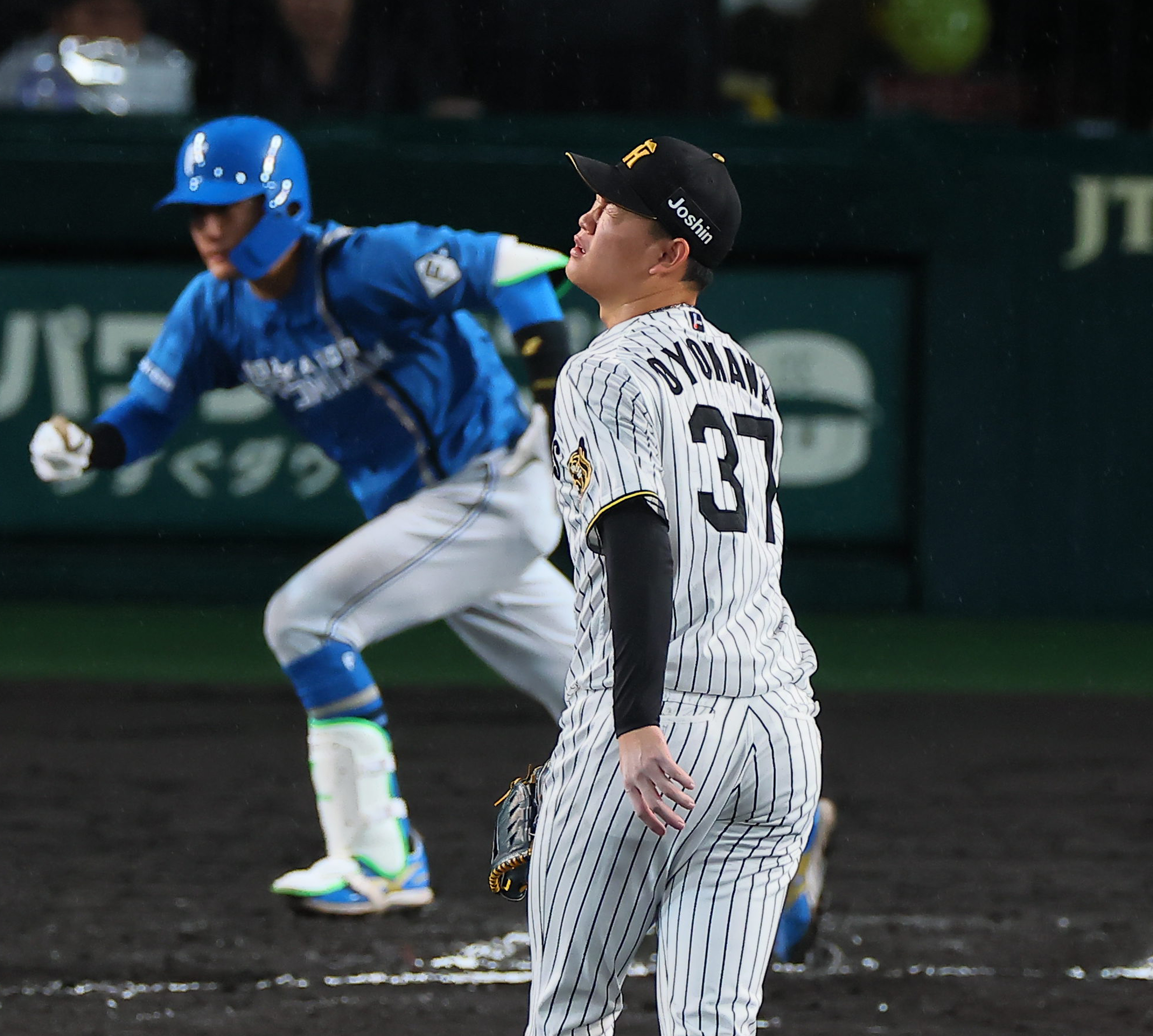 虎の救援陣はリアルガチに「ヤバいよ、ヤバいよ」 出川哲朗のヤクルトV