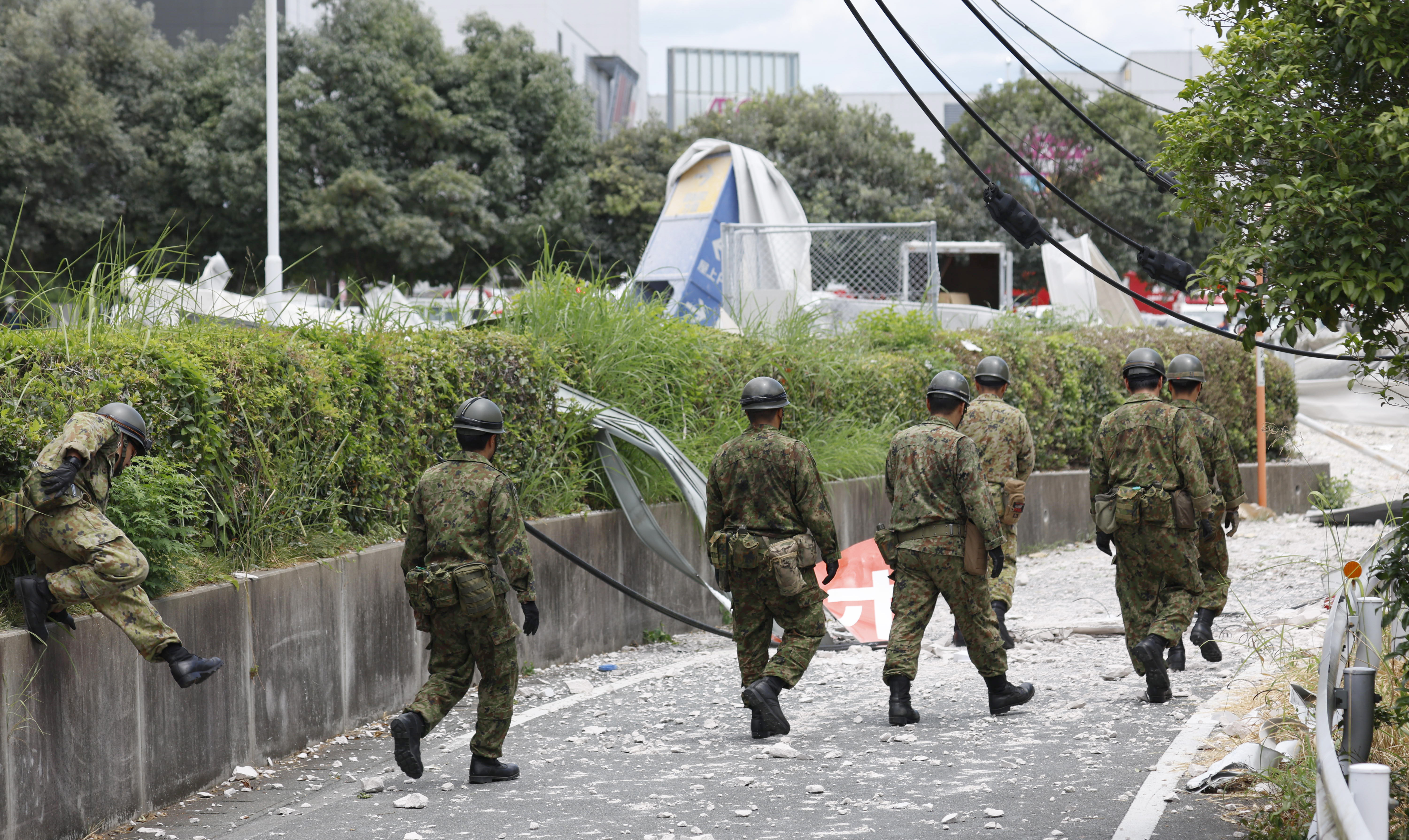 熊本地震の災害派遣、自衛隊を5100人に増強 「被災者ニーズに応える