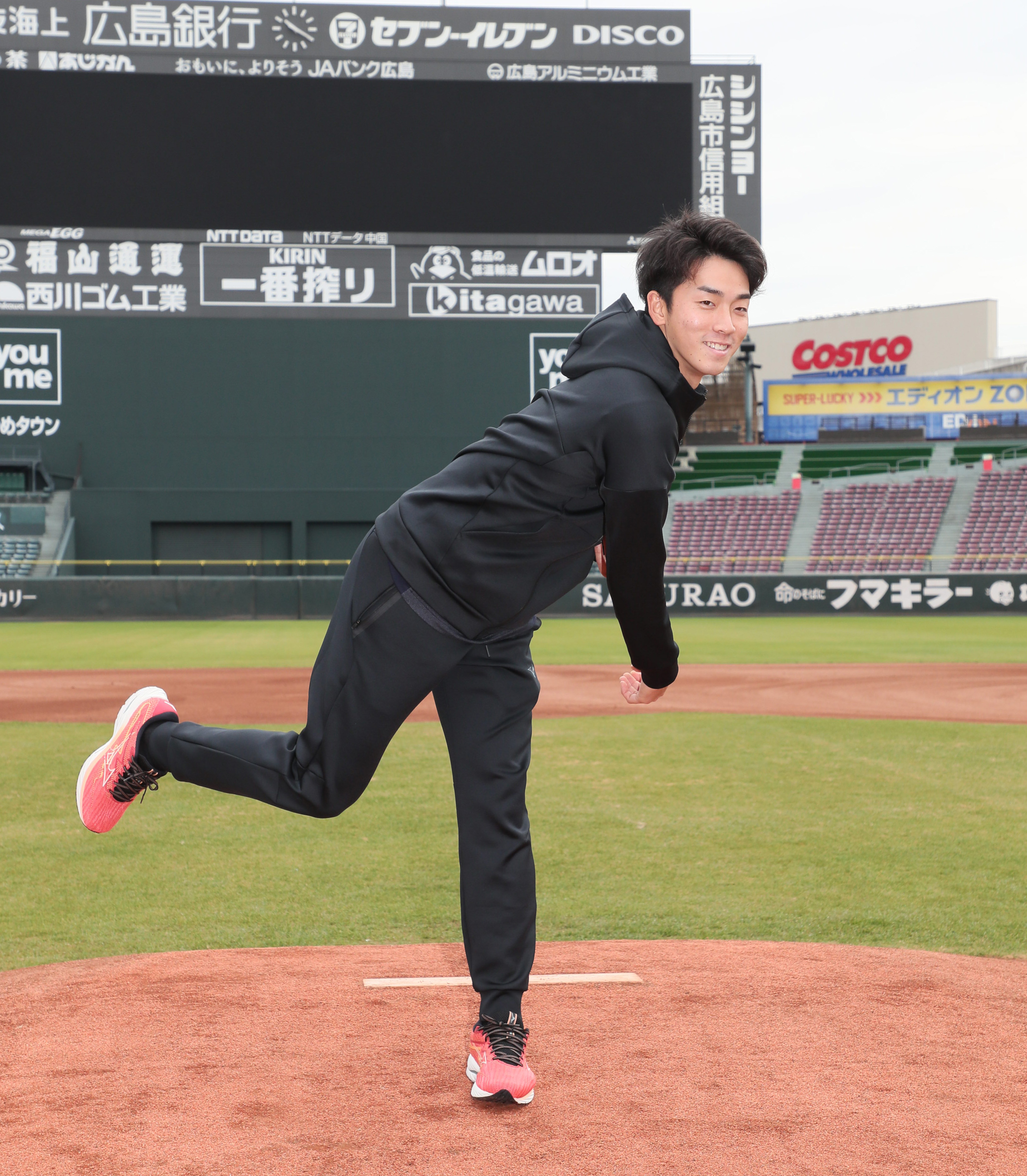 広島Ｄ１位・常広羽也斗、球団施設を見学「赤一色で楽しみな気分」