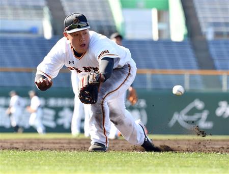 泥だらけ上等 巨人 岡本 プロ５年目のサード本格挑戦 1 2ページ サンスポ