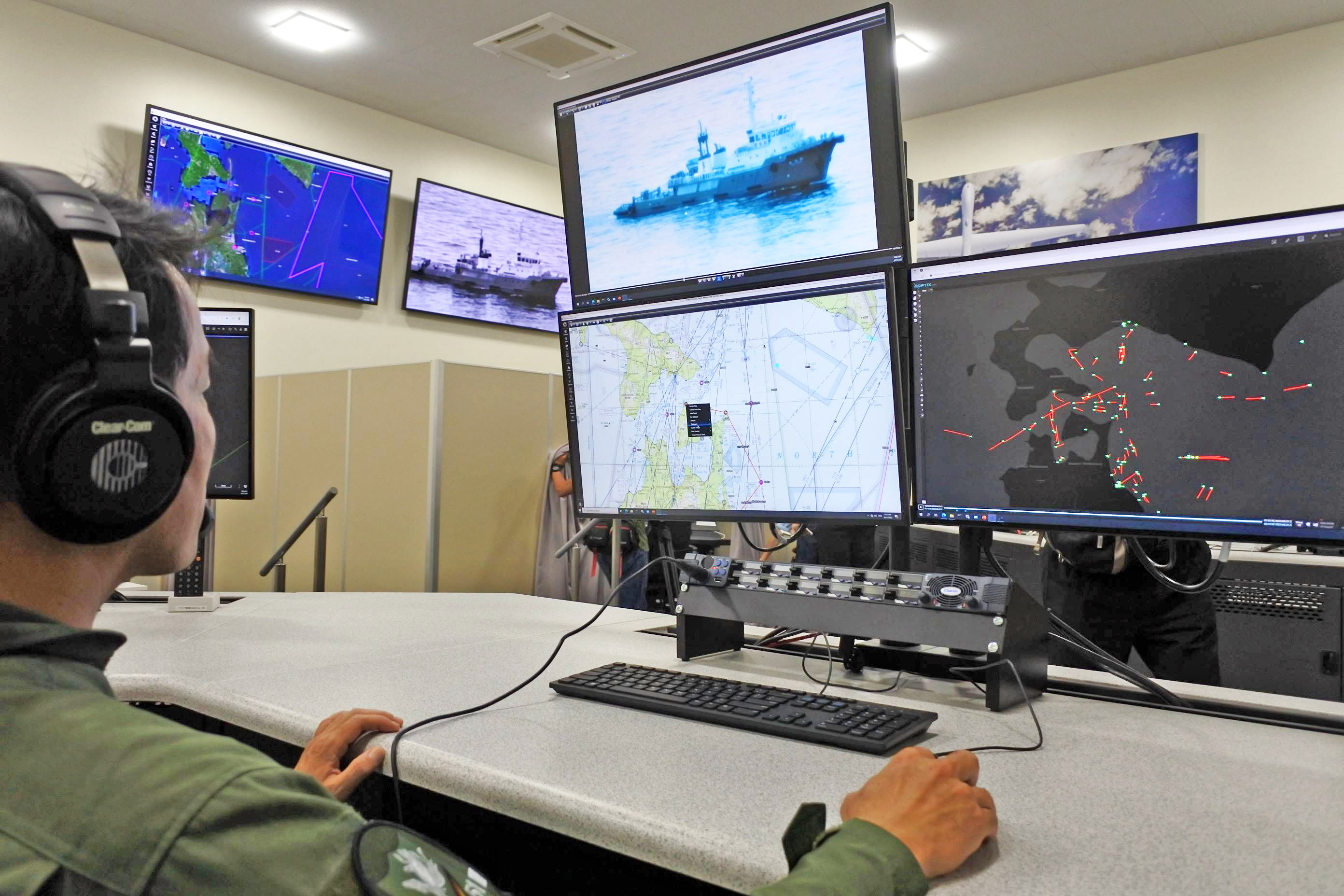 防衛庁 自衛隊基地正規放出品 無線機？測定器？ケース 期間限定 防衛庁