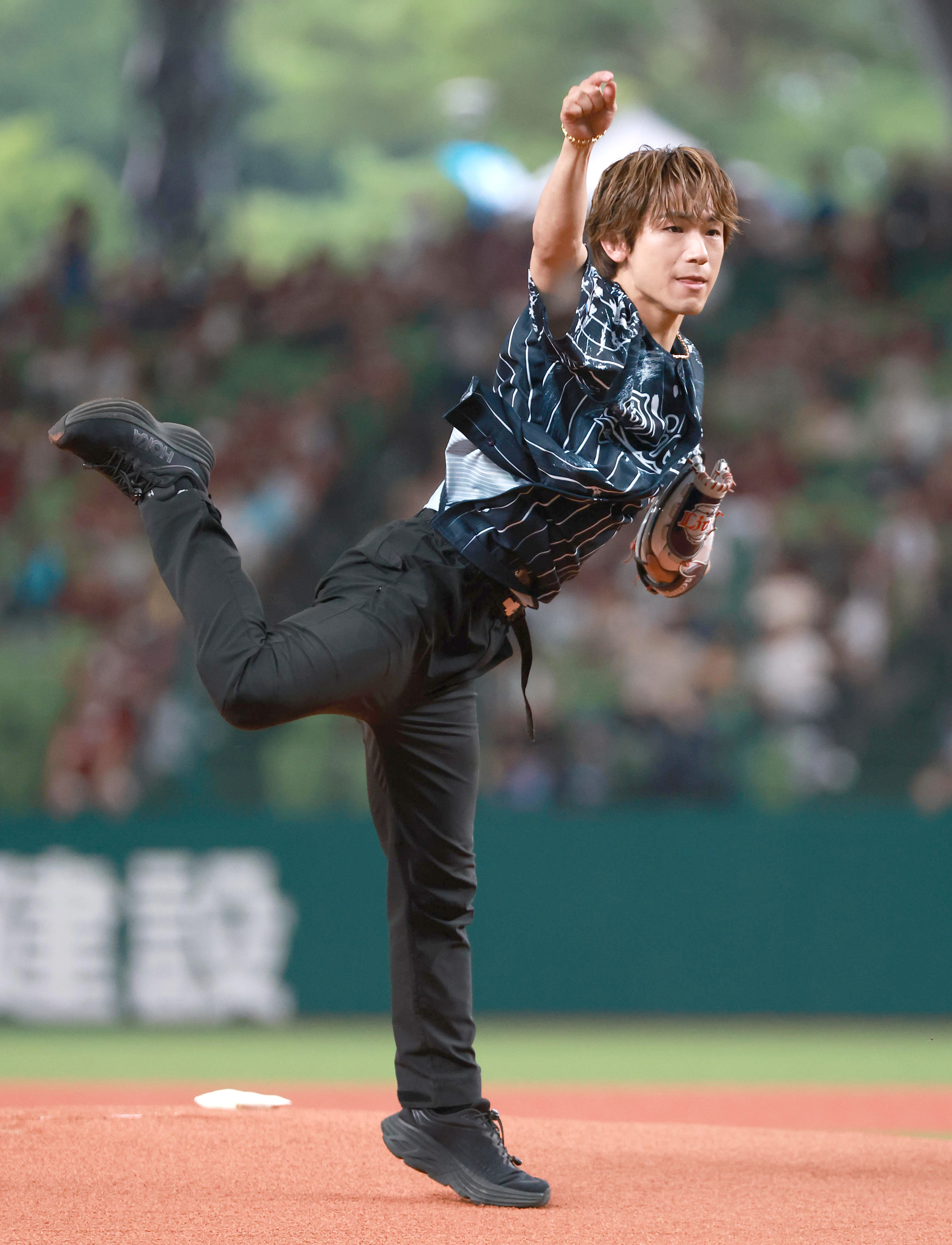 EXILE NAOTO、2年ぶりの始球式で112キロの速球披露も