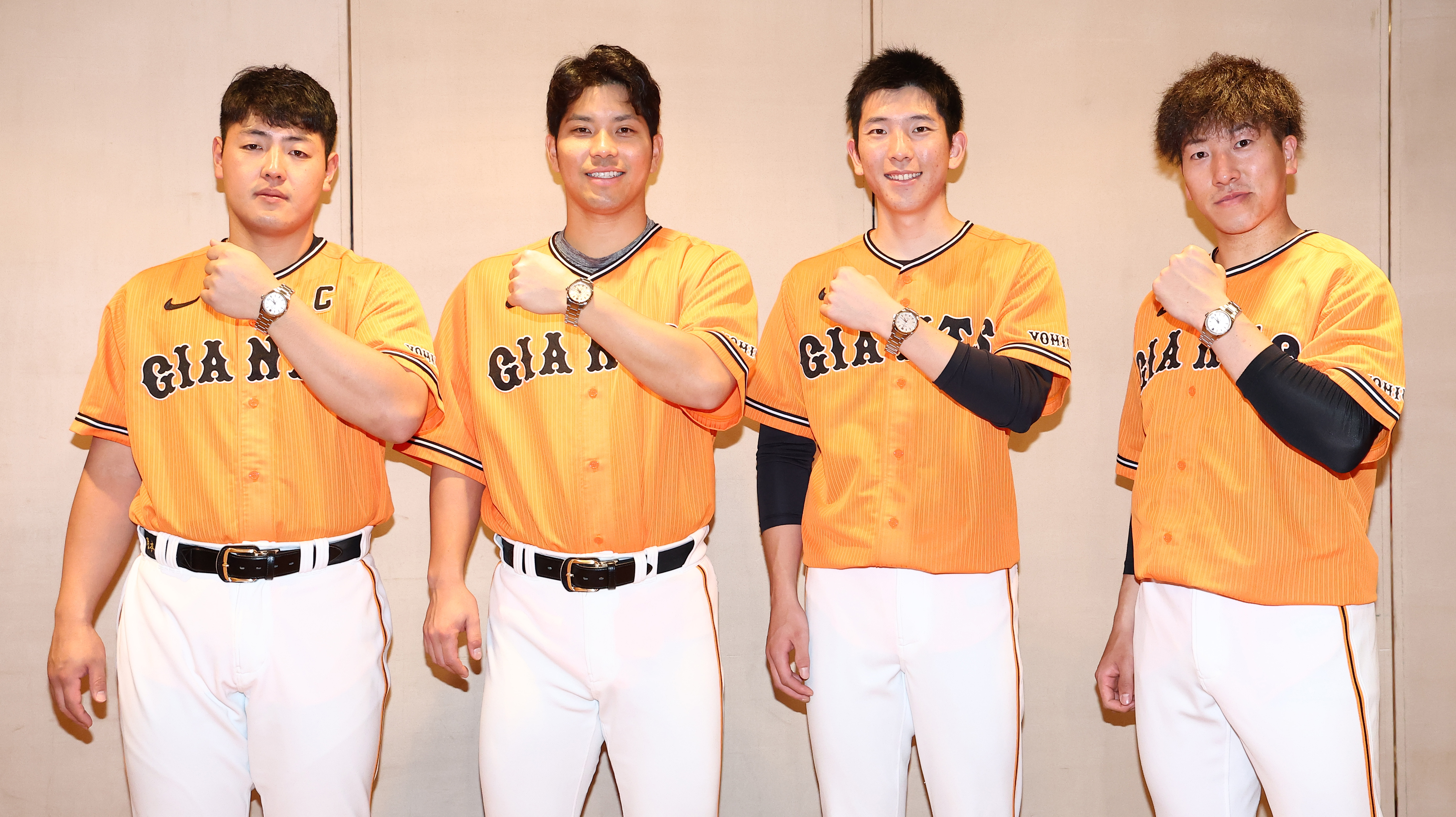 巨人・岡本和真らセイコーから高級腕時計を贈られる - サンスポ