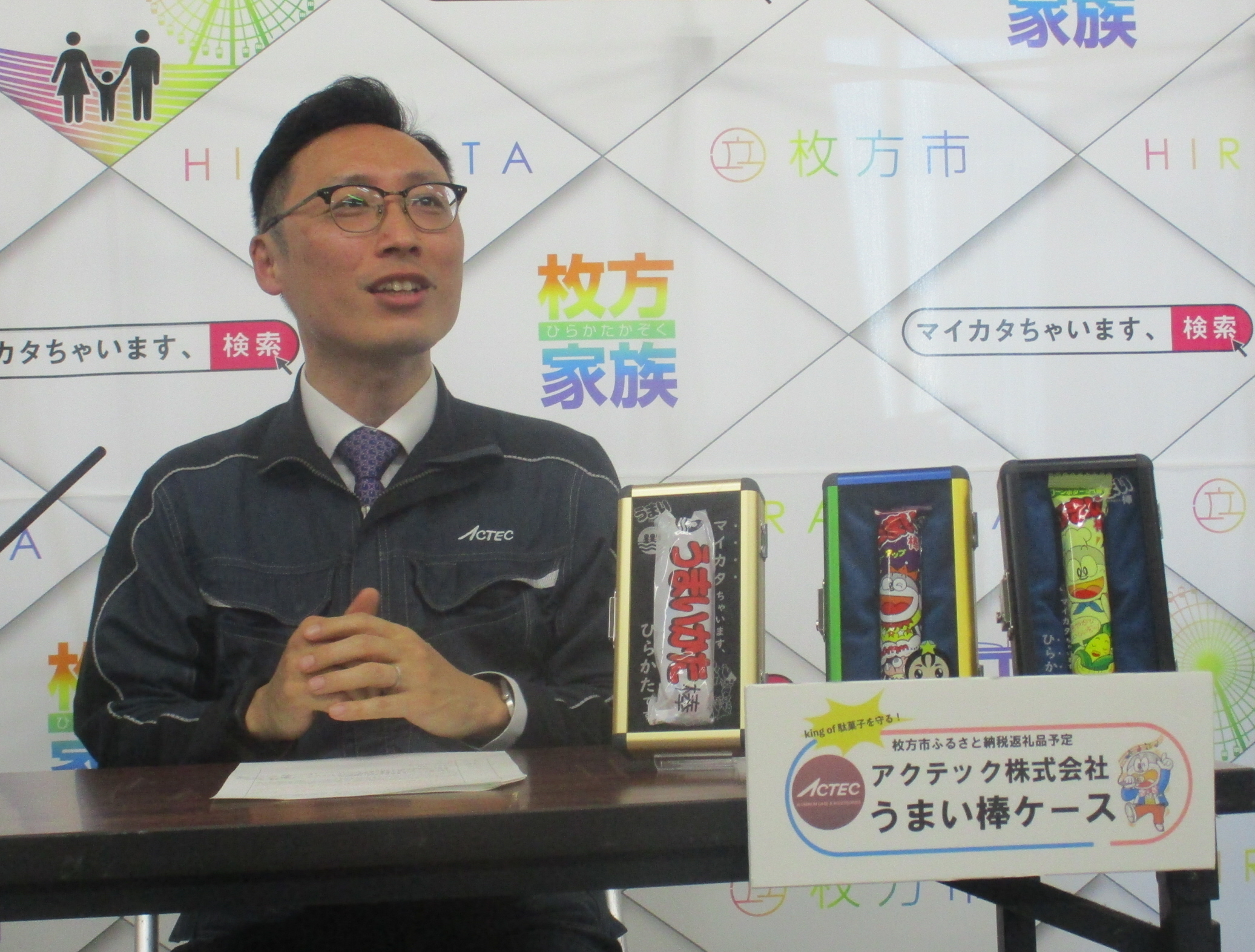 12円の「うまい棒」を10万円のアルミケースで保護、ふるさと納税の