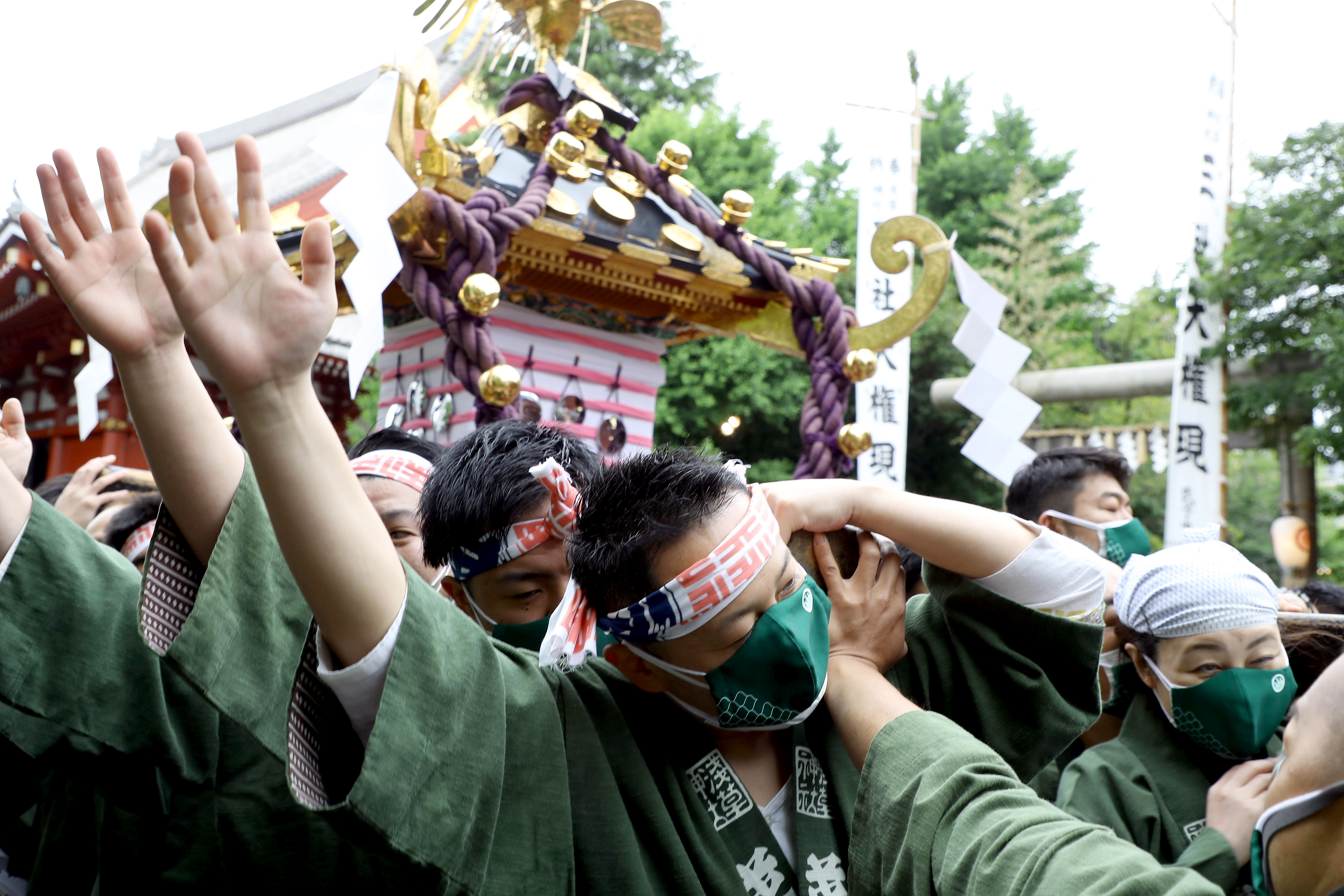 フォト＆動画】三社祭、台車でみこし巡行 活気徐々に - 産経ニュース