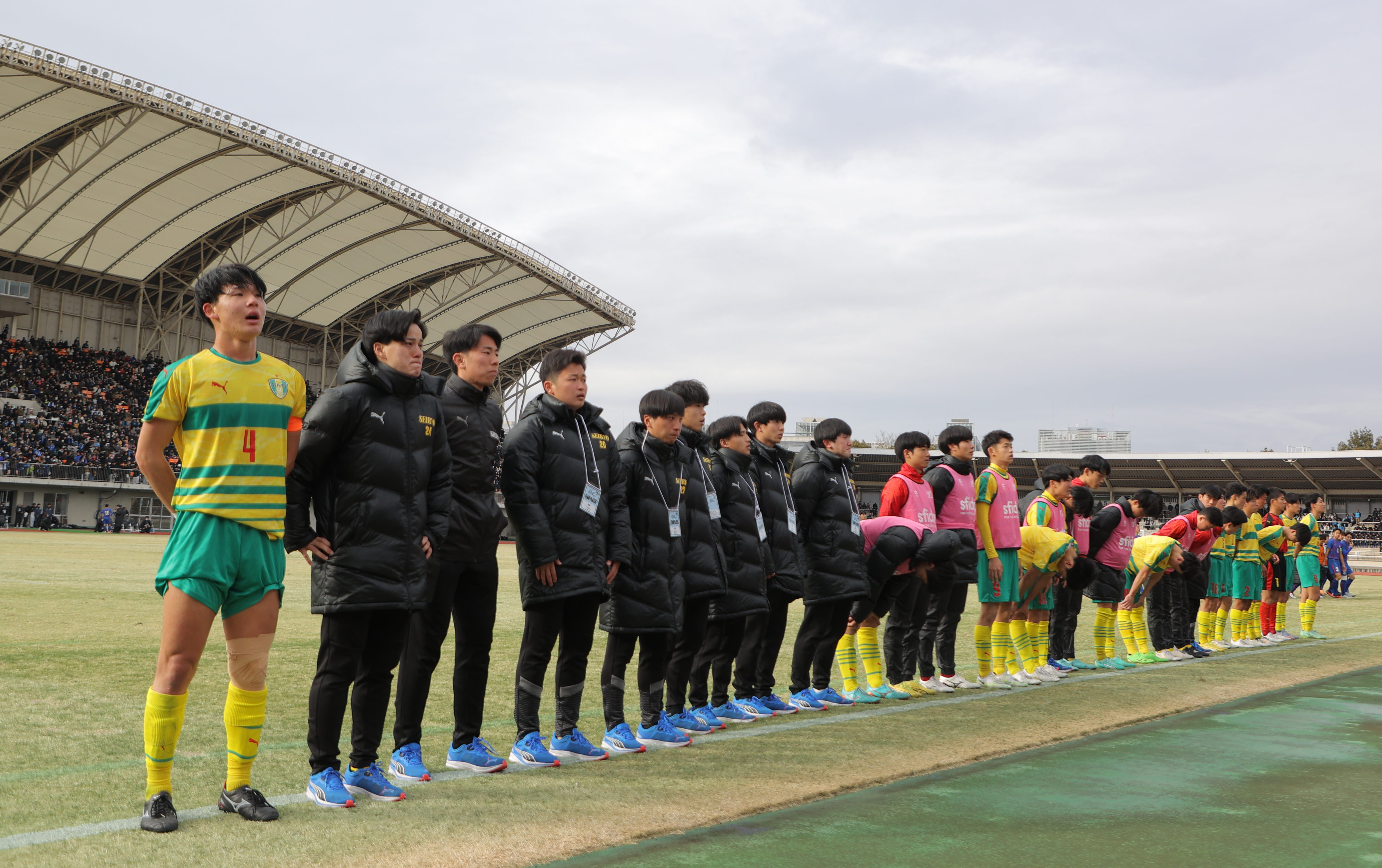フォト】星稜監督「最高の舞台」 高校サッカー、声援響く - 産経ニュース