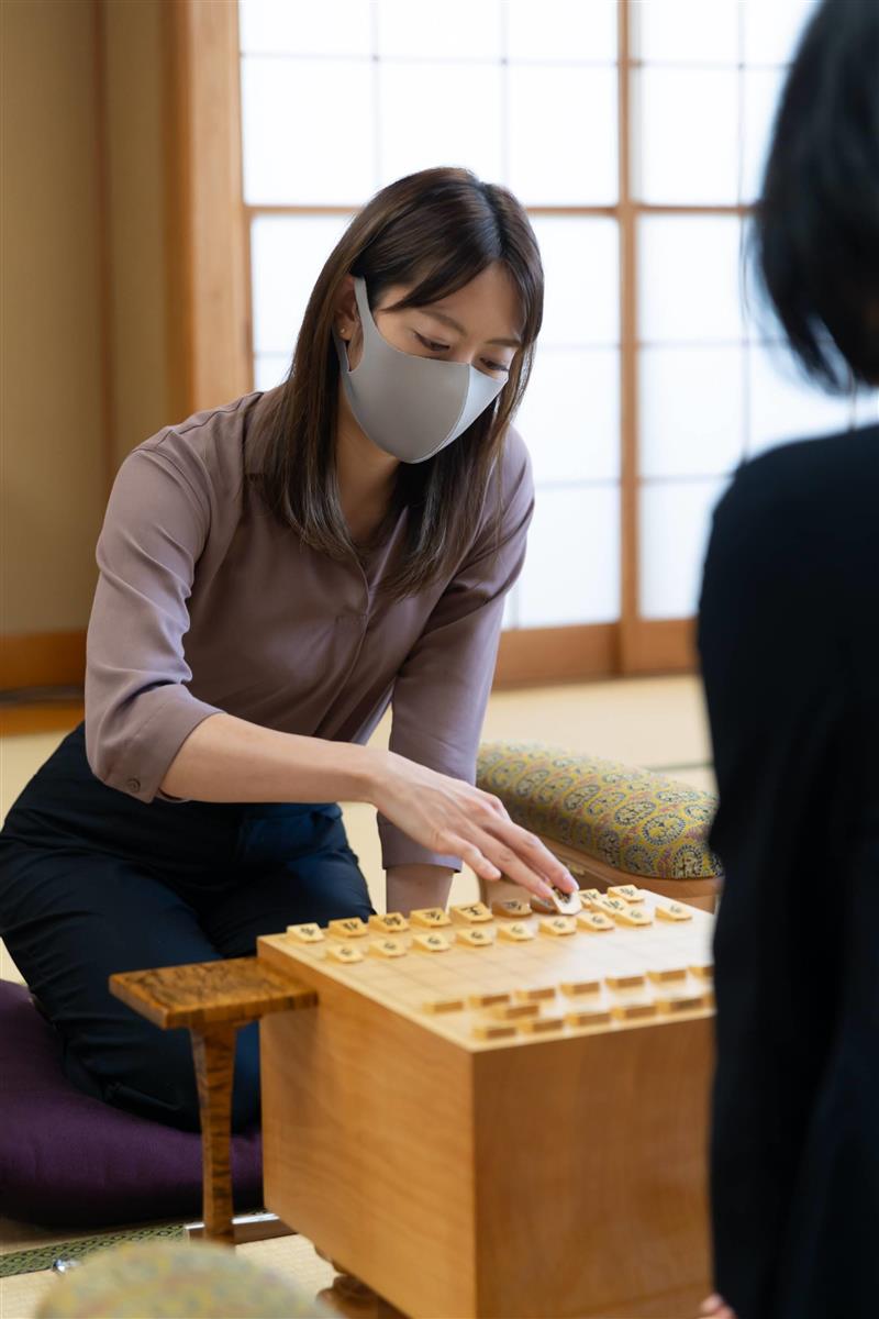 室谷女流三段勝ち、1勝1敗に 女流王将戦第2局（写真・画像 1/1