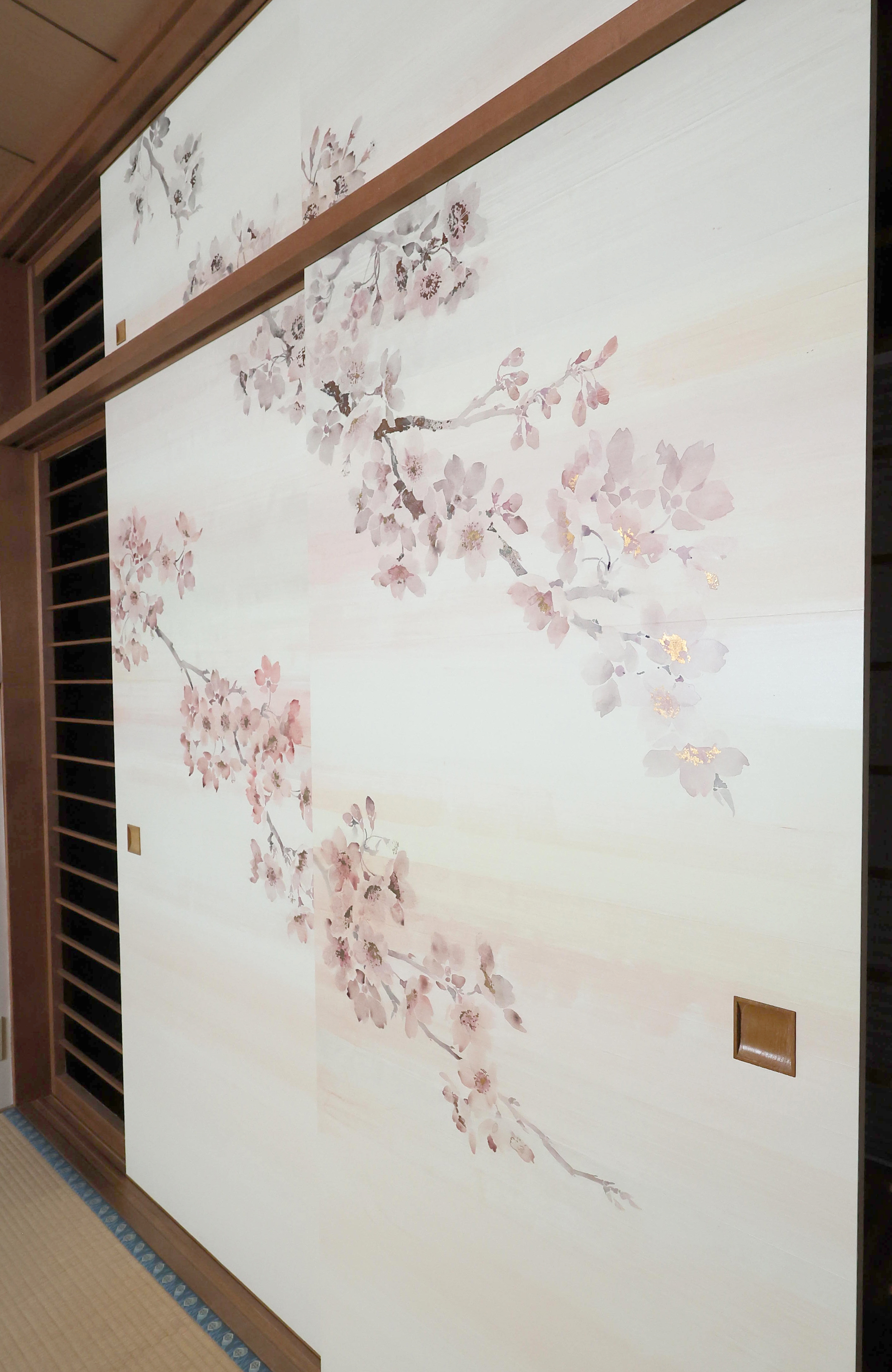 色のにじみや余白を生かした「手描き襖絵」 島田由子さんが伝える千葉