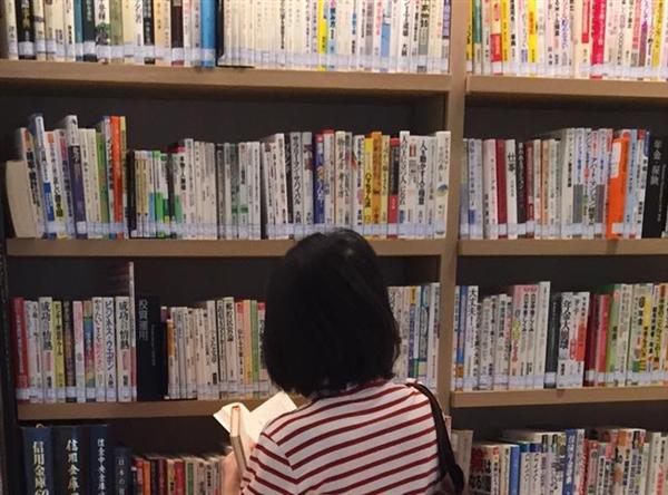 討論 図書館で売れ筋の新刊本を貸し出すタイミングは 1 4ページ 産経ニュース