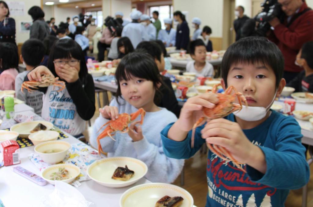 セコガニ給食」登場 新温泉の児童らふるさとの味満喫 - 産経ニュース