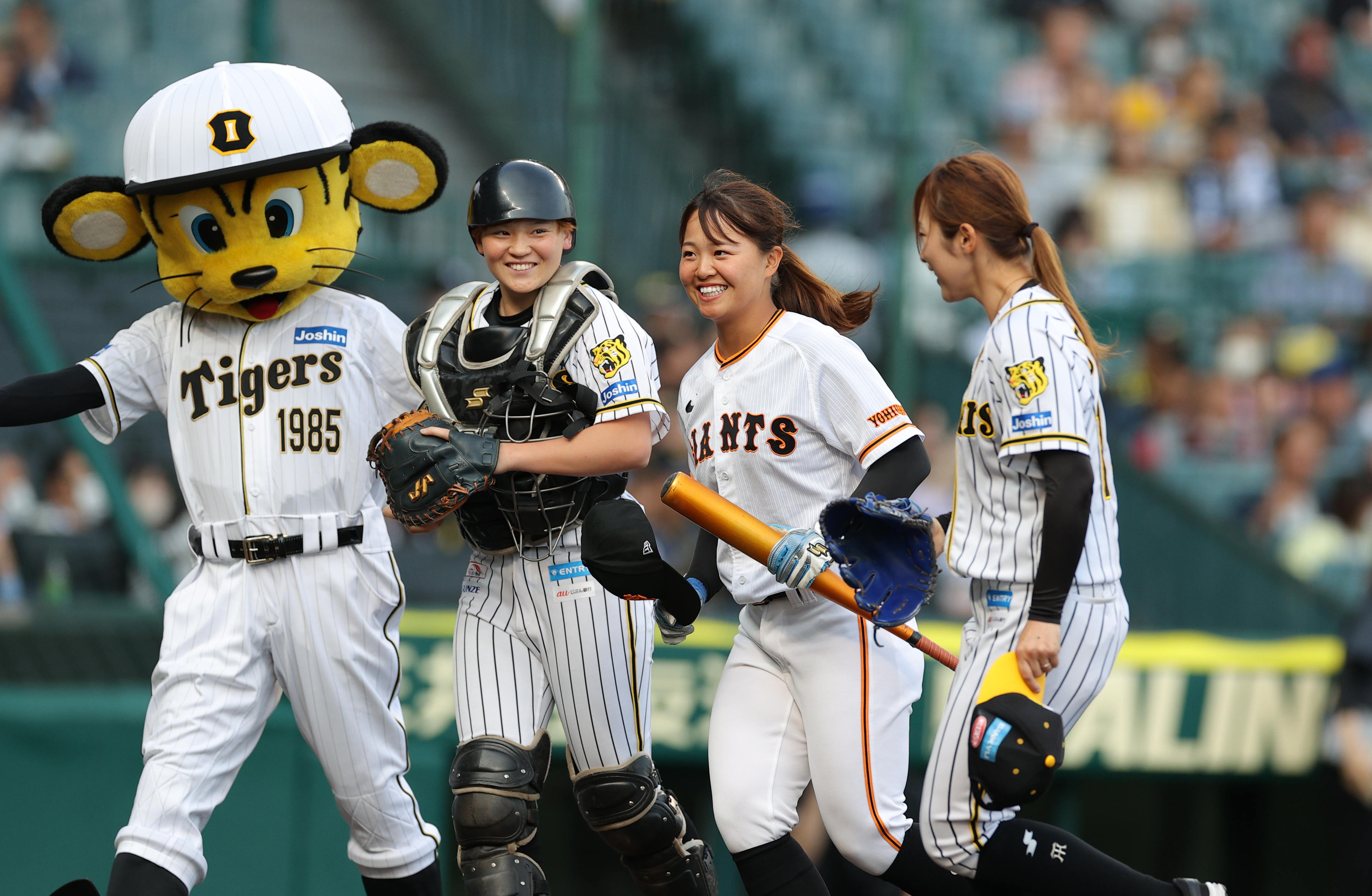 阪神タイガース　村山実監督ユニフォーム　永久欠番 阪神タイガース 村山実監督ユニフォーム 永久欠番 - メルカリ