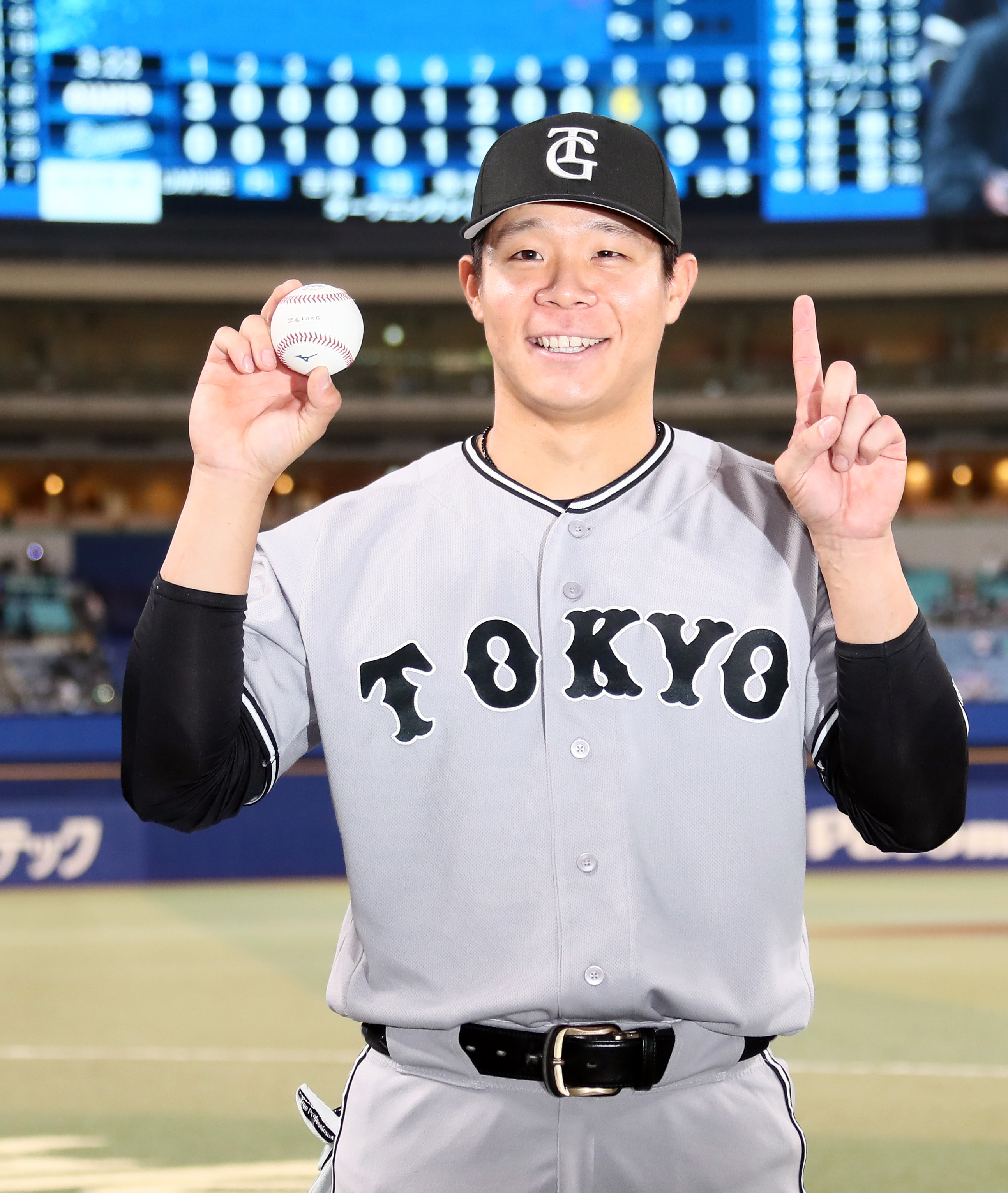 巨人・佐々木俊輔がプロ1号含む3打点 大好きなサッカーで日本が快挙も