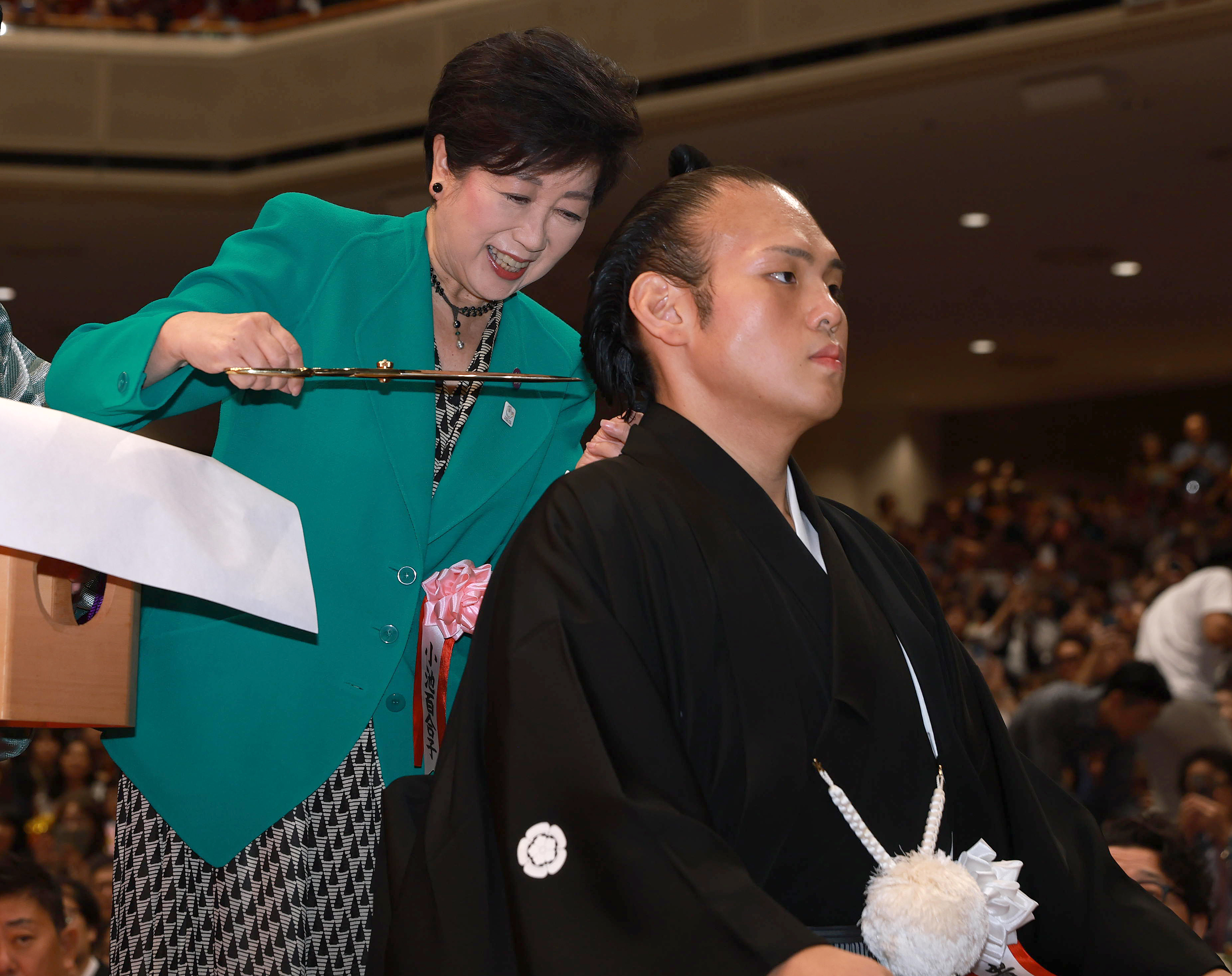 元大関貴景勝が断髪式 最後まで涙なし 入門時の師匠・元横綱貴乃花の
