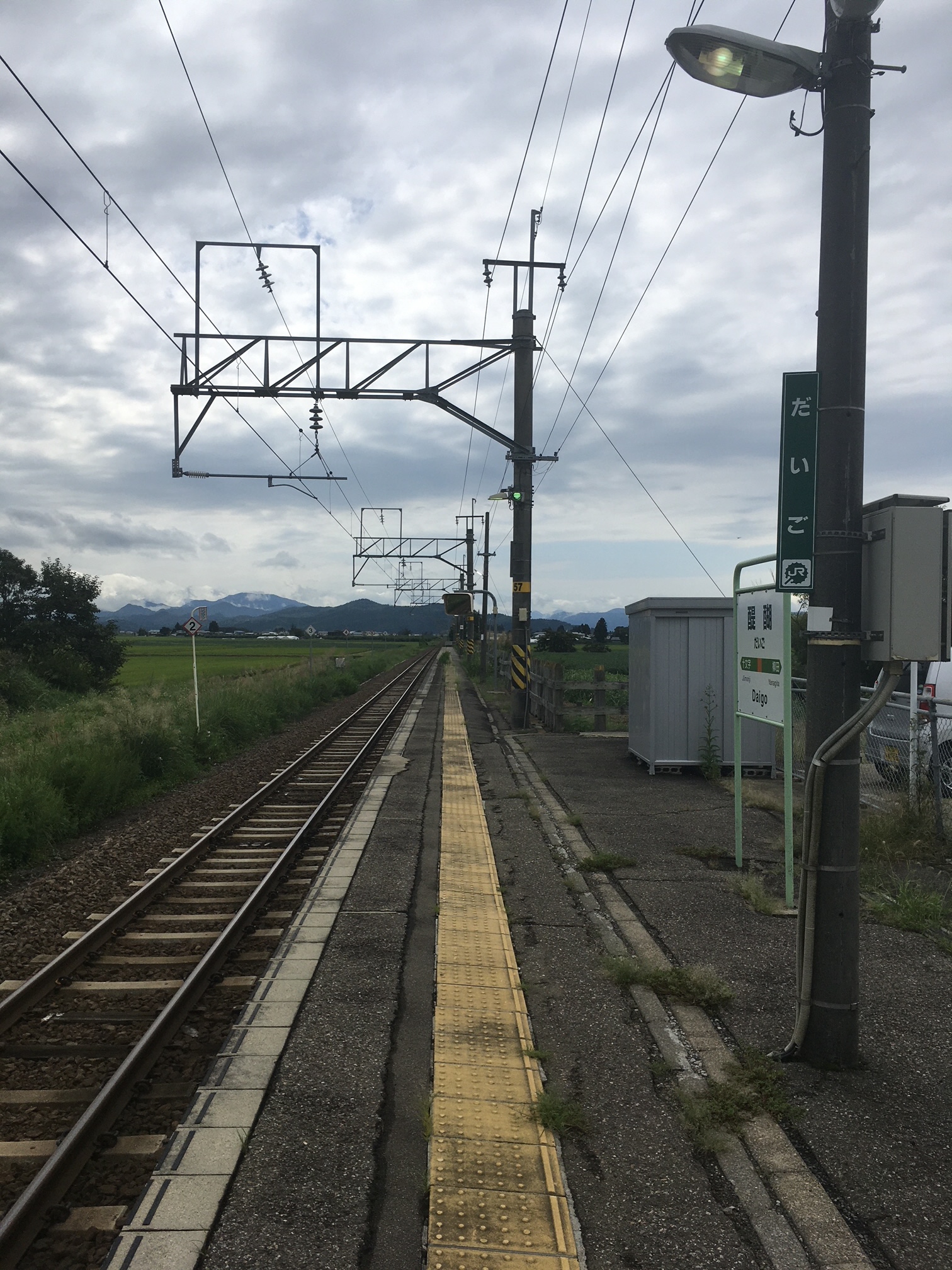 名曲「遠くで汽笛を聞きながら」 もう会えないジャケット写真の