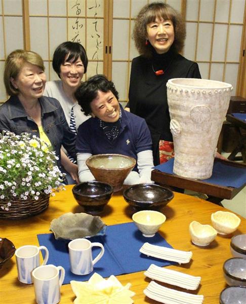 輝く陶芸品は回復の証し ｊｒ脱線で後遺症の西宮の鈴木さん再び個展 産経ニュース