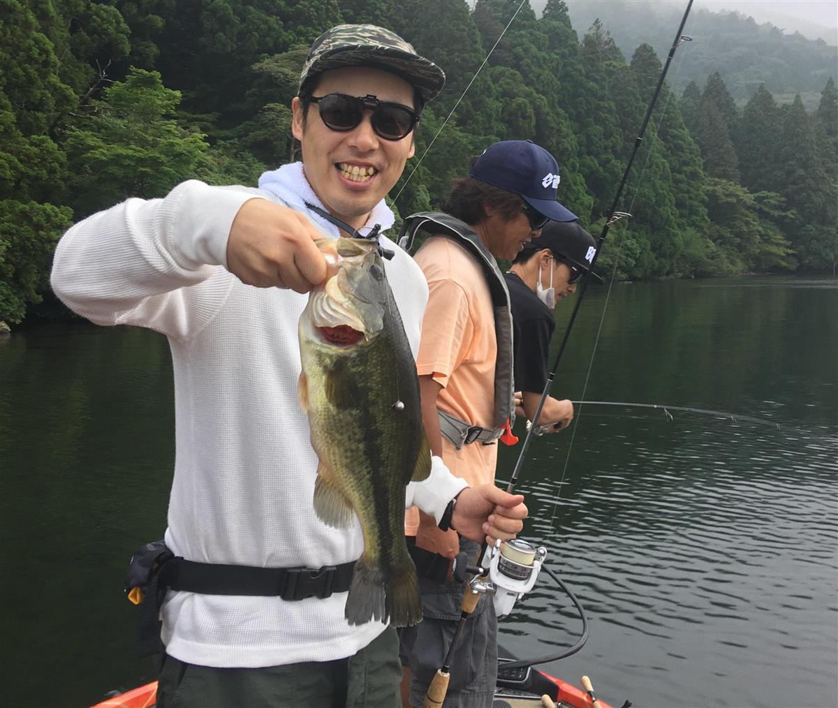 よしもと釣り部通信 夏休みはバス １０００尾放流６尾回収 1 2ページ サンスポ